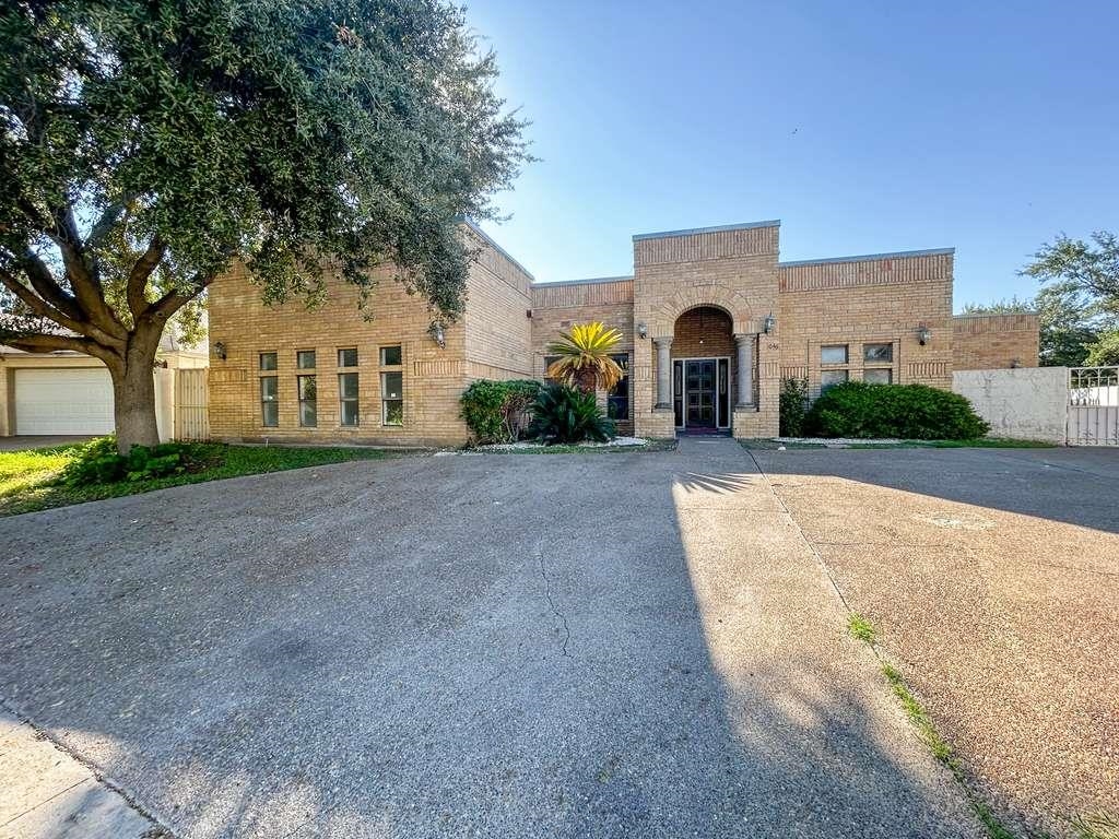 Photo 1 of 37 — 1046 Faldo Dr, Laredo, TX 78045