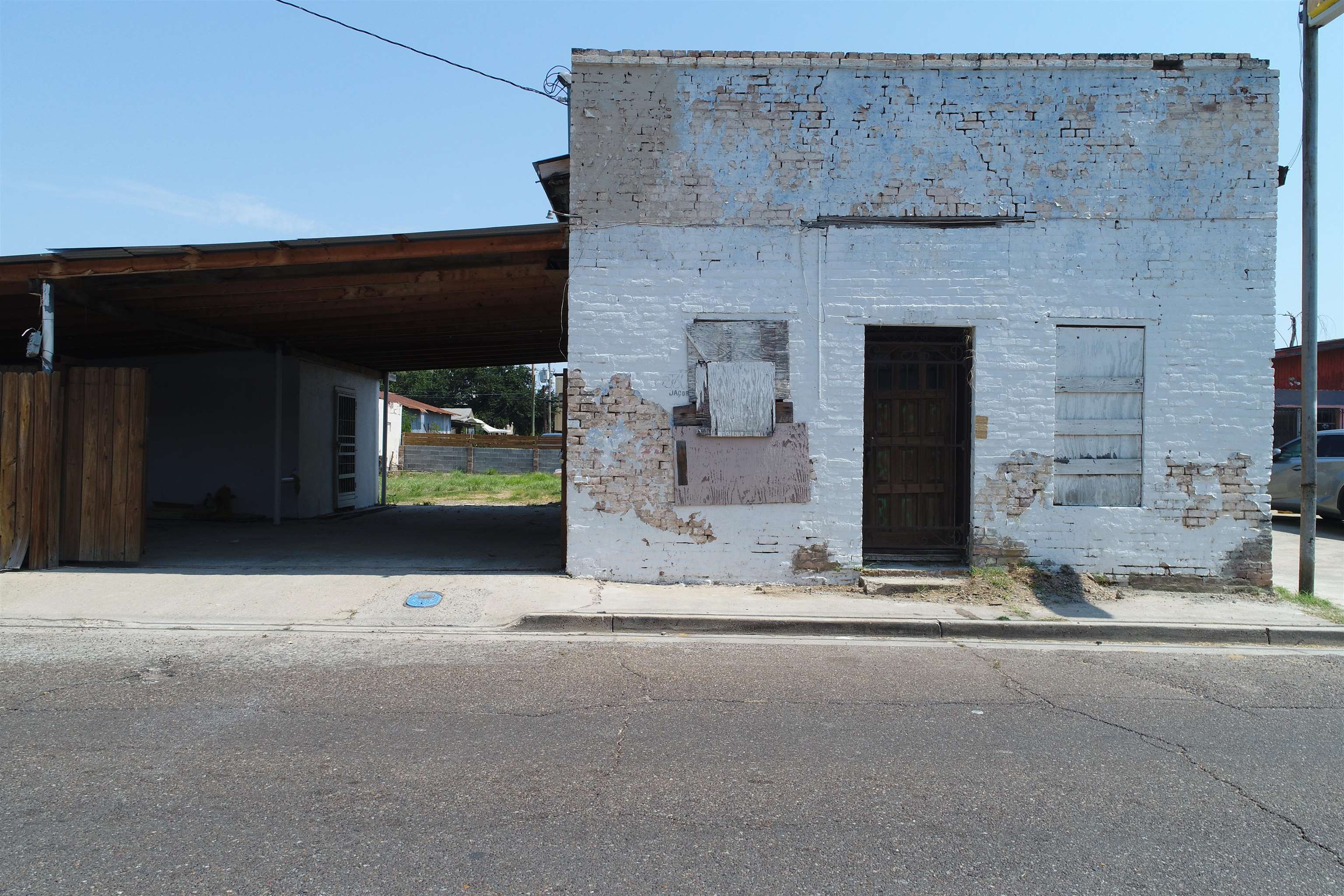 Photo 1 of 30 — 1508 Lincoln St, LAREDO, TX 78040