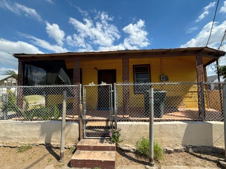 Photo 1 of 35 — 201 Vidaurri Ave, Laredo, TX 78040