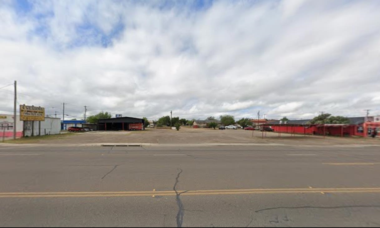 Photo 1 of 17 — 1305 N U.S. Hwy 83, Zapata, TX 78076