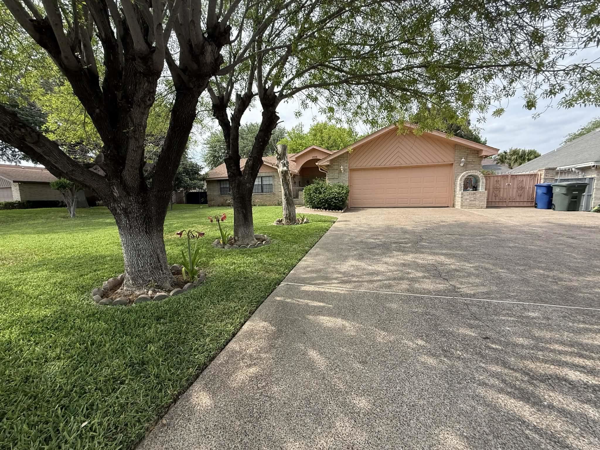 Photo 1 of 24 — 1006 Eden Ln, LAREDO, TX 78045