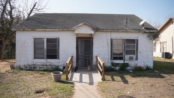 307 N MARIA ST, HEBBRONVILLE, TX 78361 - Image b42f6353d3ec84ceed9682de6e2eded0/3675521135
