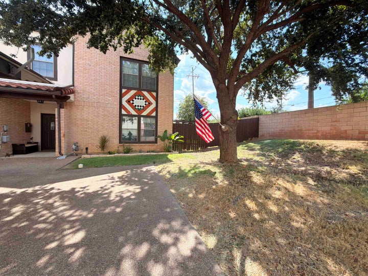 Photo 1 of 40 — 2445 Monarch Dr 1104, LAREDO, TX 78045