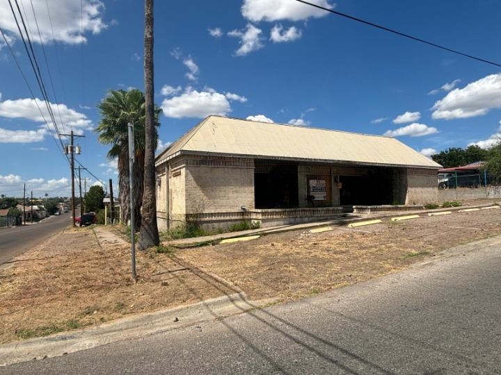 Photo 1 of 38 — 702 Galveston St, Laredo, TX 78040
