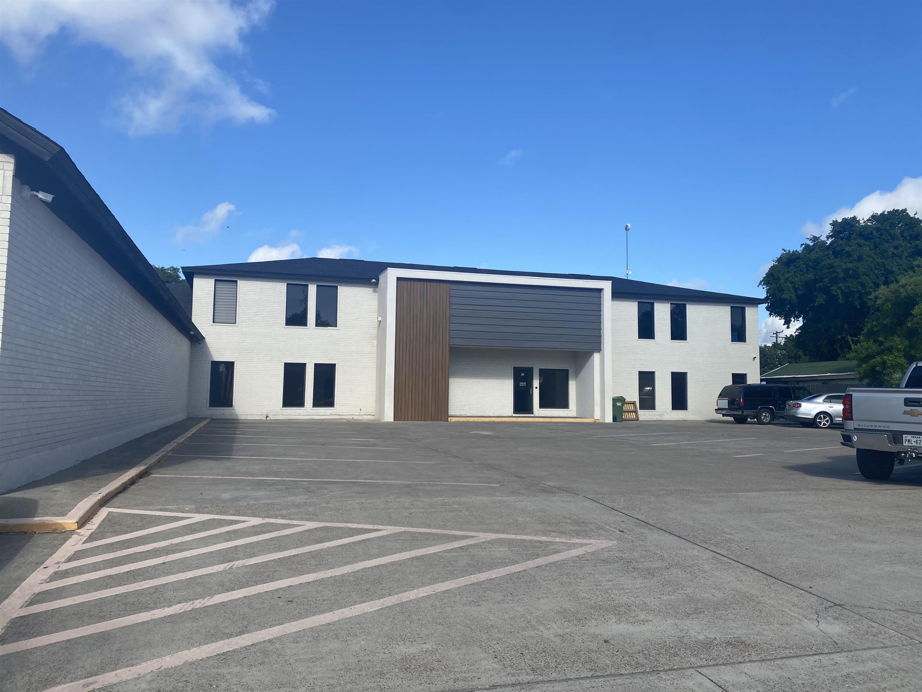 Photo 1 of 10 — 1102 Scott St, LAREDO, TX 78040