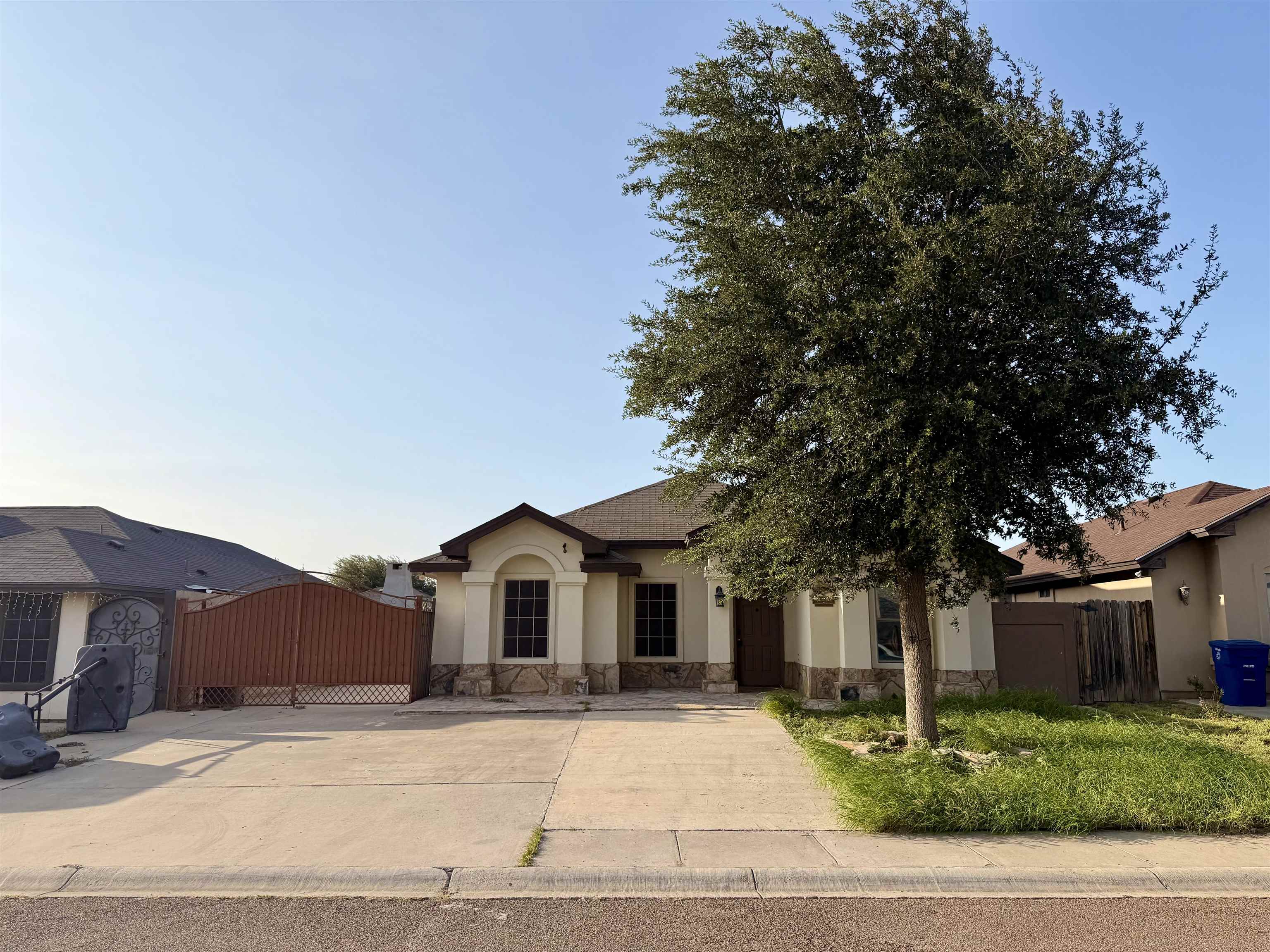 Photo 1 of 30 — 5410 Waco Ct, Laredo, TX 78043