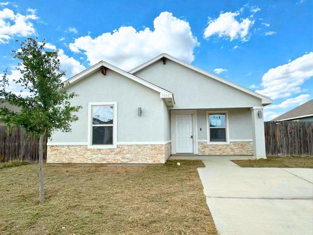 Photo 1 of 25 — 1508 Tesis Dr., LAREDO, TX 78046