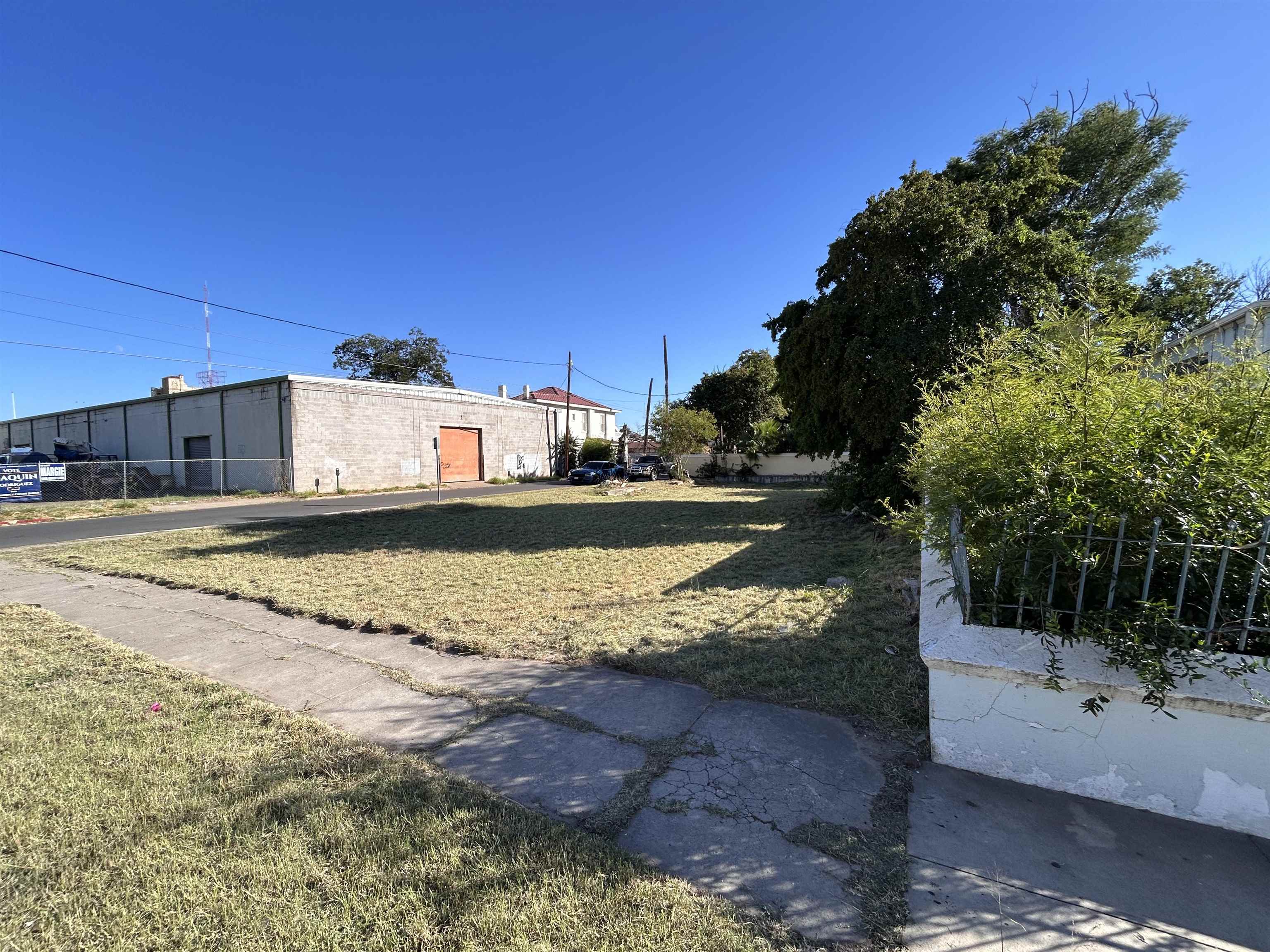Photo 1 of 5 — 1601 Victoria St, LAREDO, TX 78040