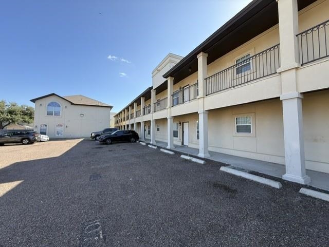 Photo 1 of 14 — 710 Alta Vista Dr 117, Laredo, TX 78041