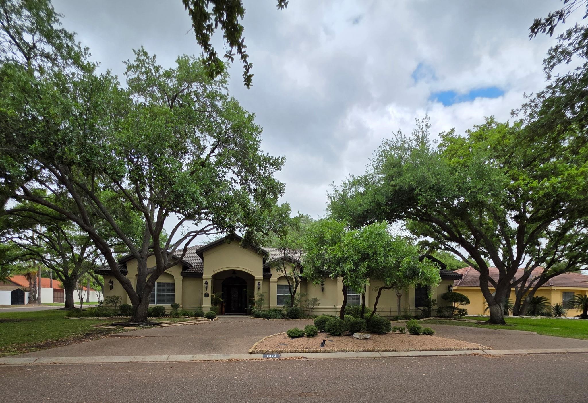 Photo 1 of 32 — 1310 Nicklaus Lp, Laredo, TX 78045