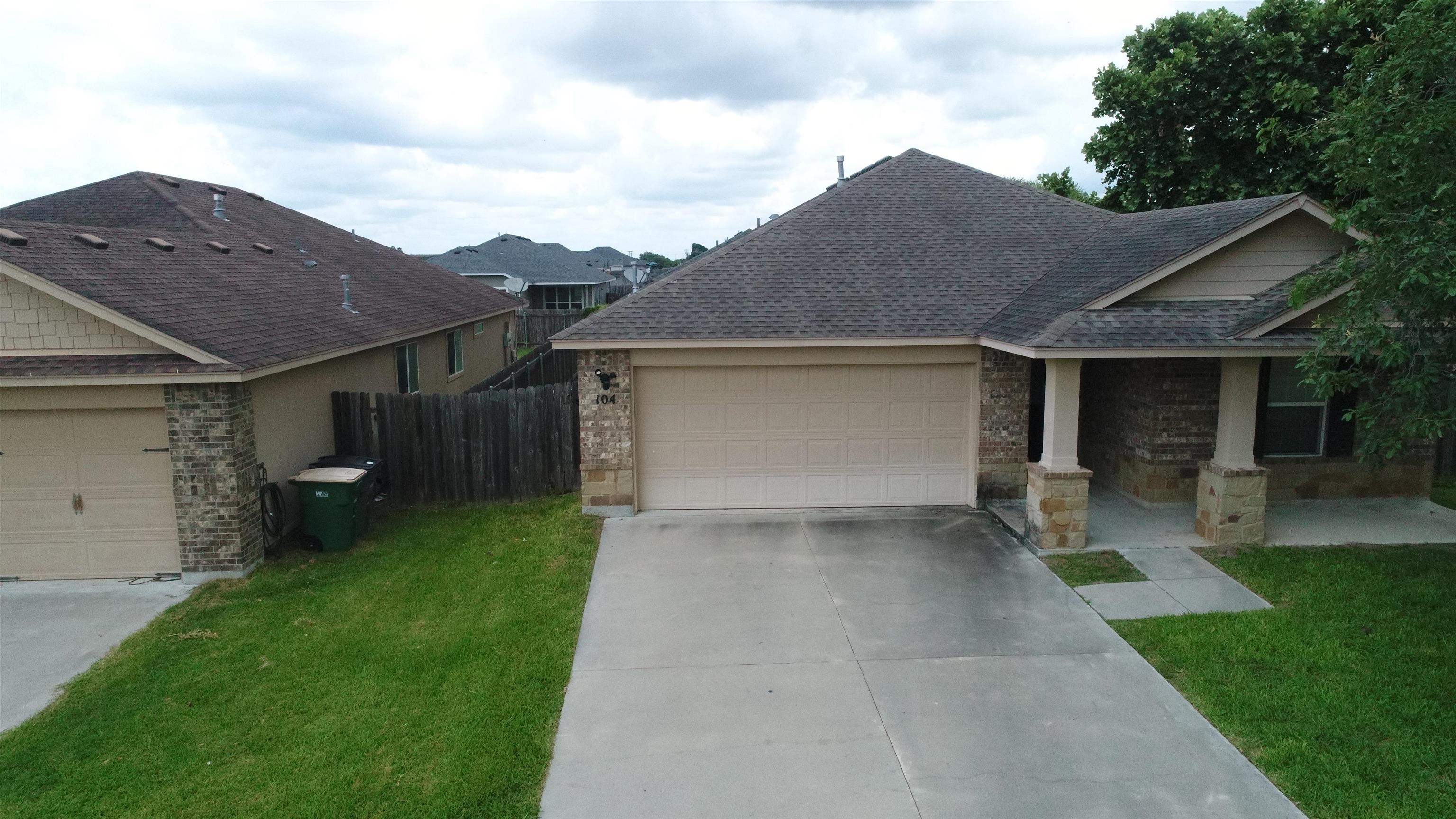 Photo 1 of 32 — 104 Buckskin Trl., VICTORIA, TX 77904