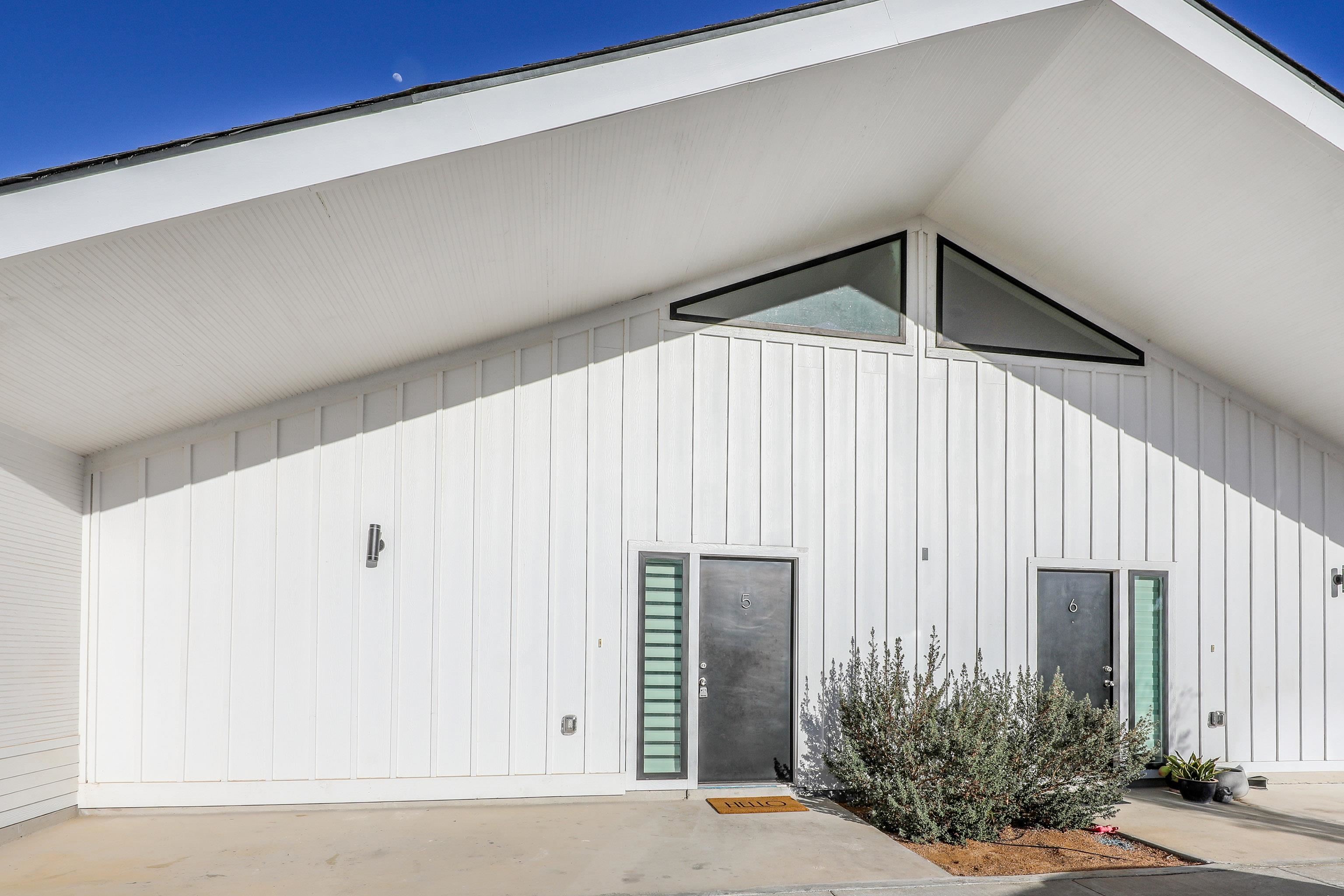 Photo 1 of 33 — 3911 Casa Blanca Lake Rd 7, Laredo, TX 78041