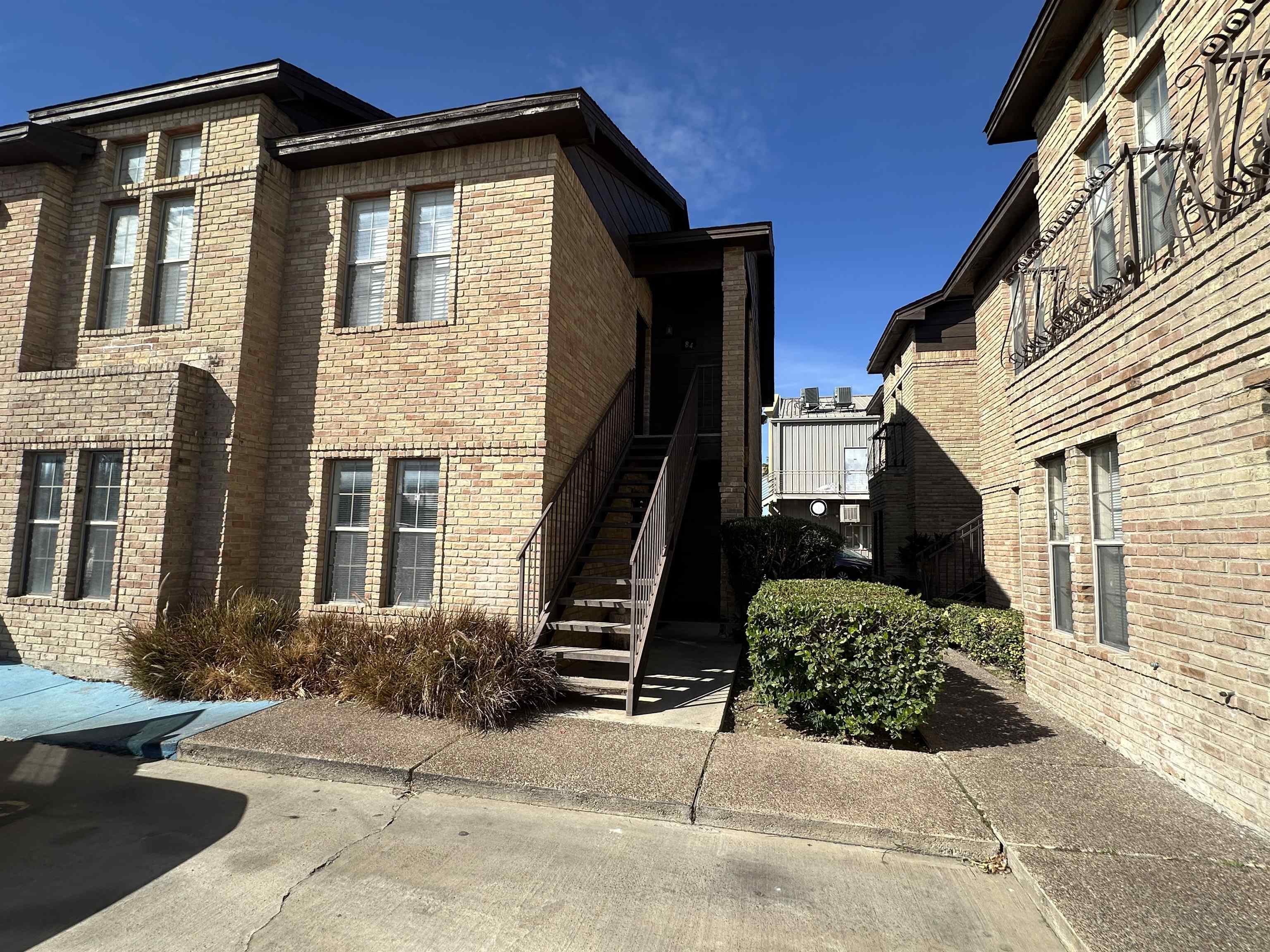 Photo 1 of 12 — 207 Martingale Ln 83, Laredo, TX 78041