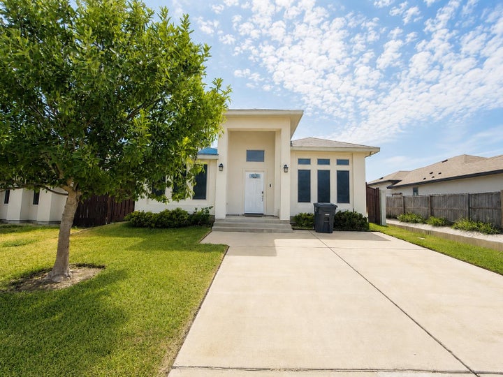 Photo 1 of 23 — 3715 Jose C Santos Dr, LAREDO, TX 78046