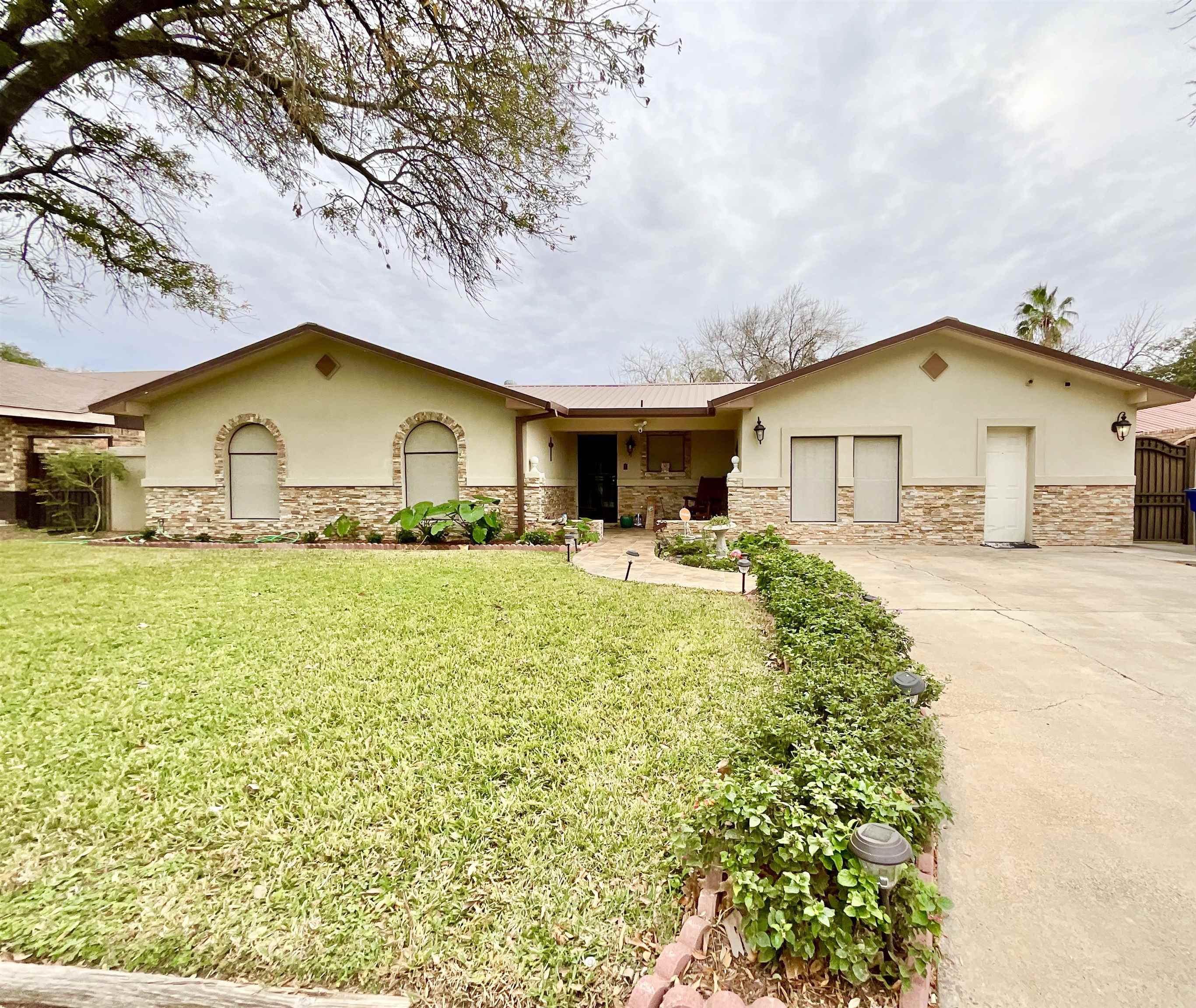 103 W Mayberry St - Photo 2