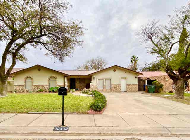 103 W Mayberry St