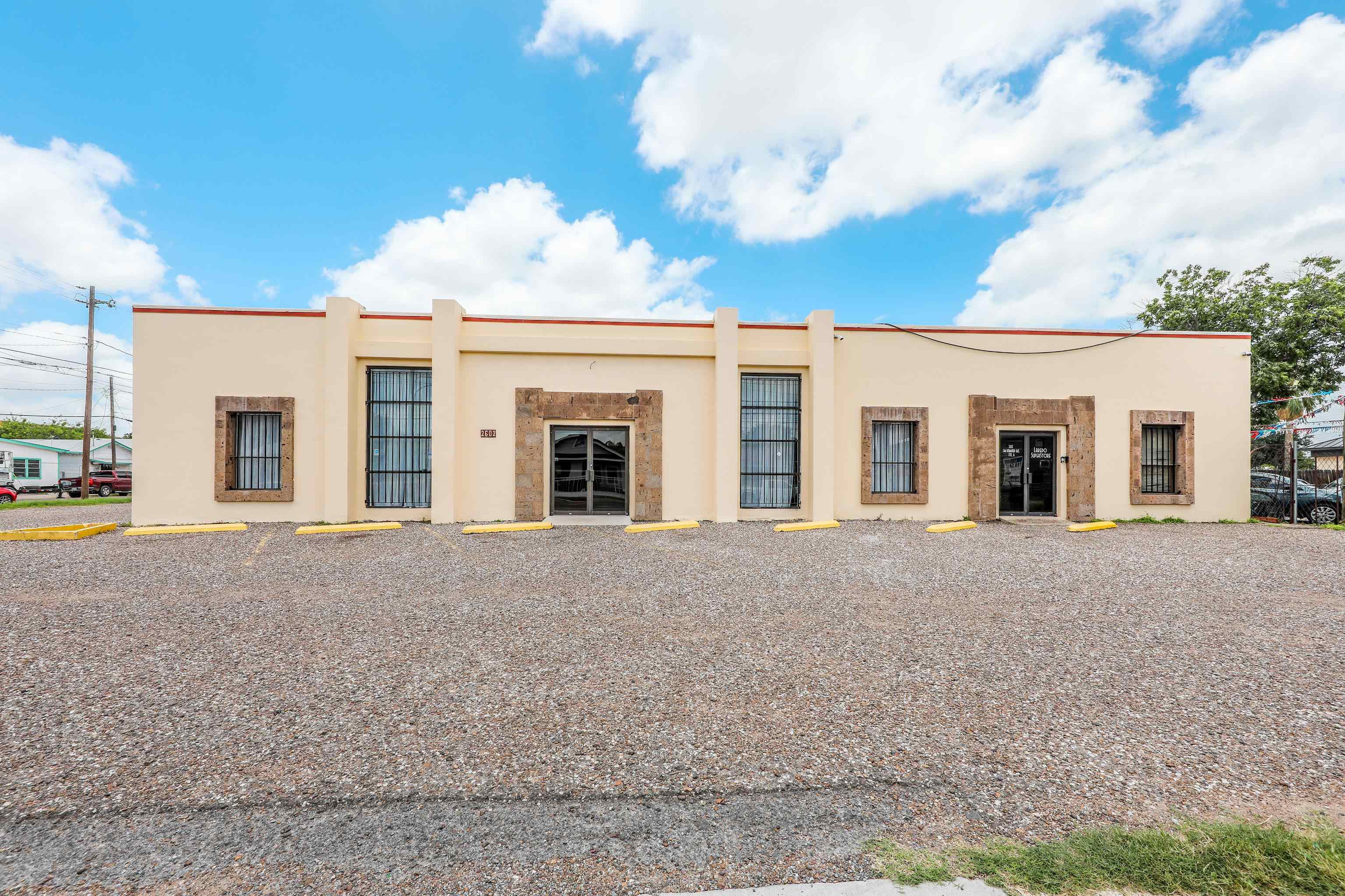 Photo 1 of 28 — 2606 San Bernardo Ave, LAREDO, TX 78040