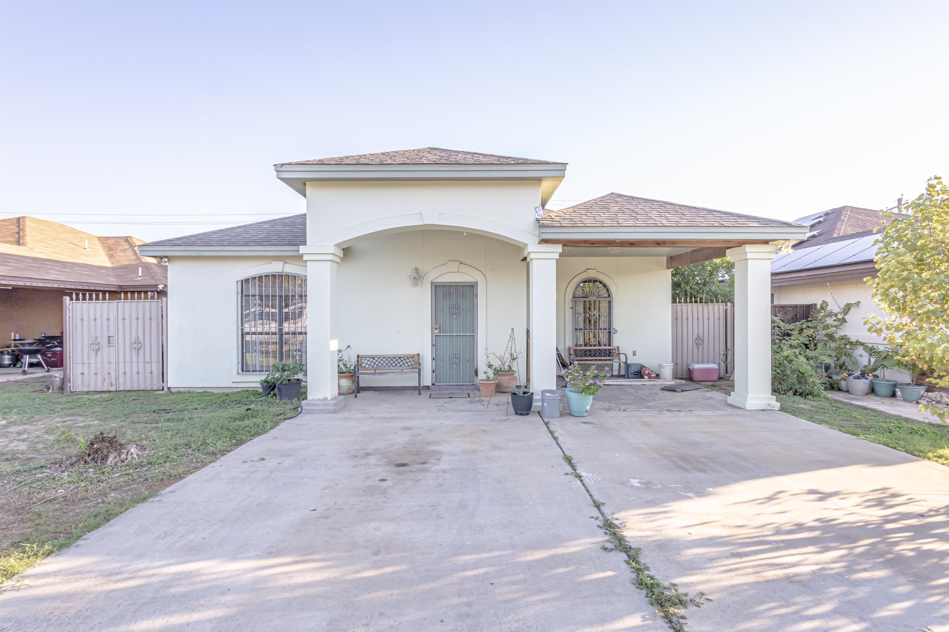 Photo 1 of 17 — 1527 Wilfrano Dr, LAREDO, TX 78046