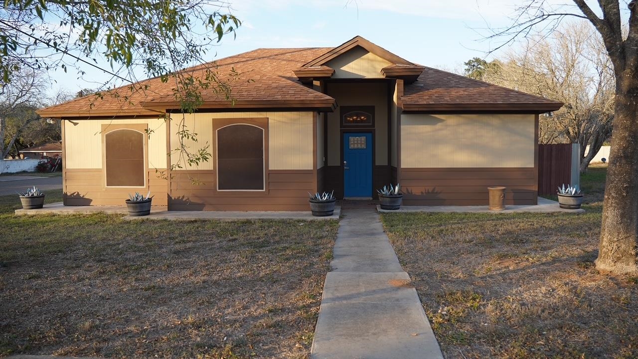 Photo 1 of 27 — 710 W Viggo St, Hebbronville, TX 78361