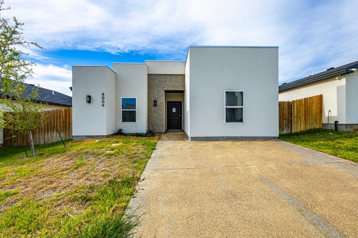 Photo 1 of 33 — 4006 Ave Fenix Dr., LAREDO, TX 78046