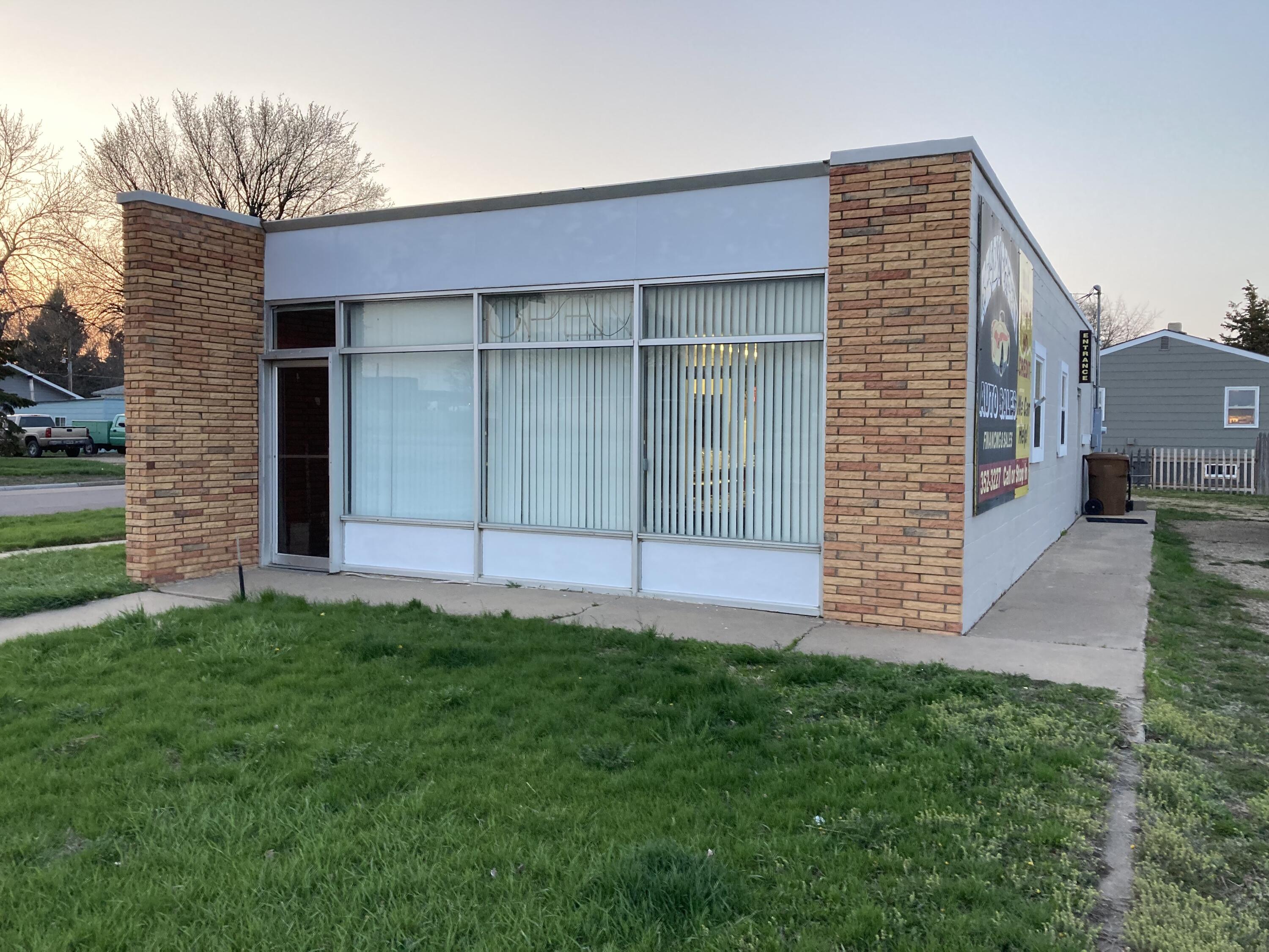 75 4th St NW, Huron, SD