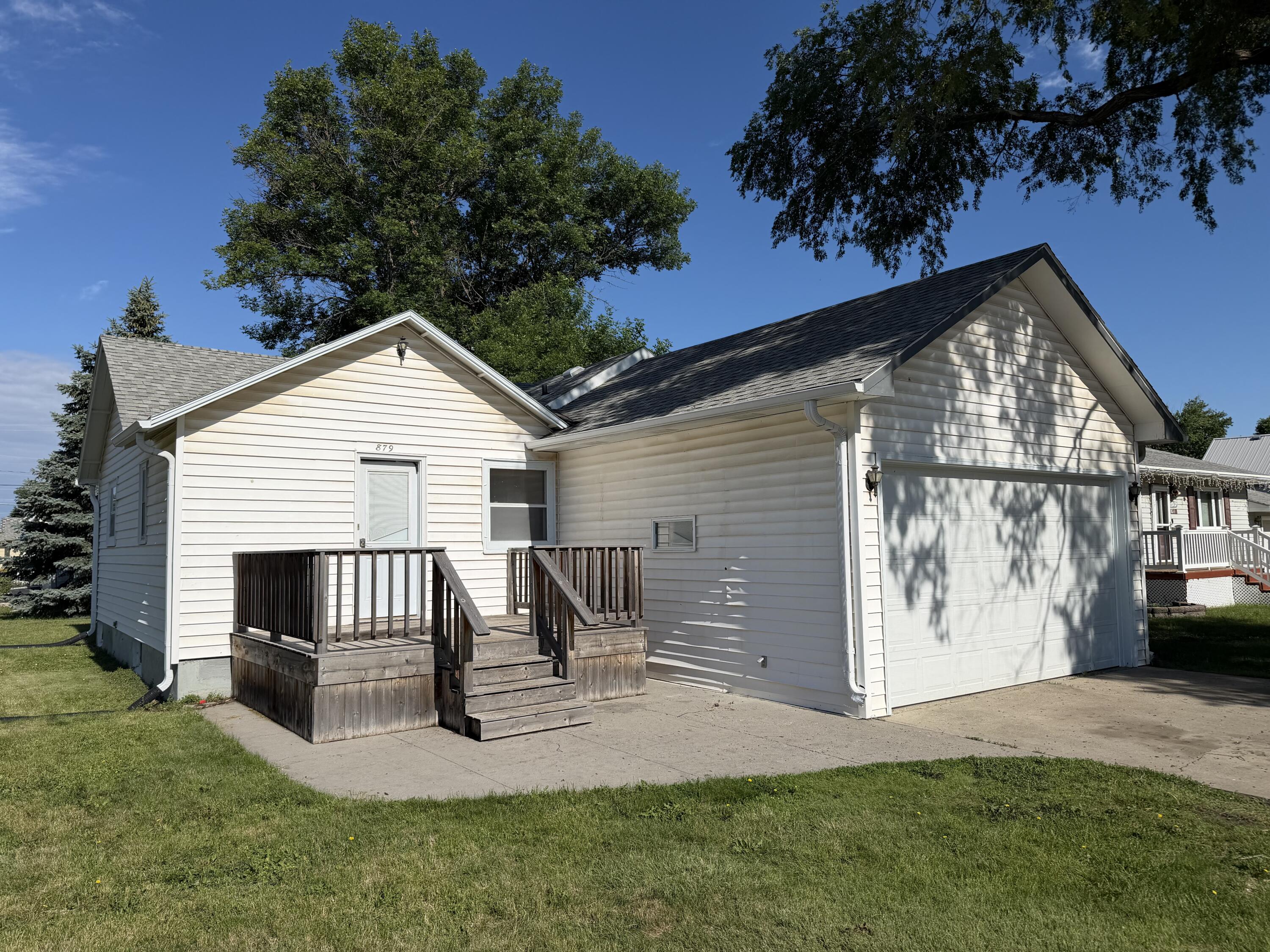 Photo 1 of 44 — 879 Minnesota Ave SW, Huron, SD 57350
