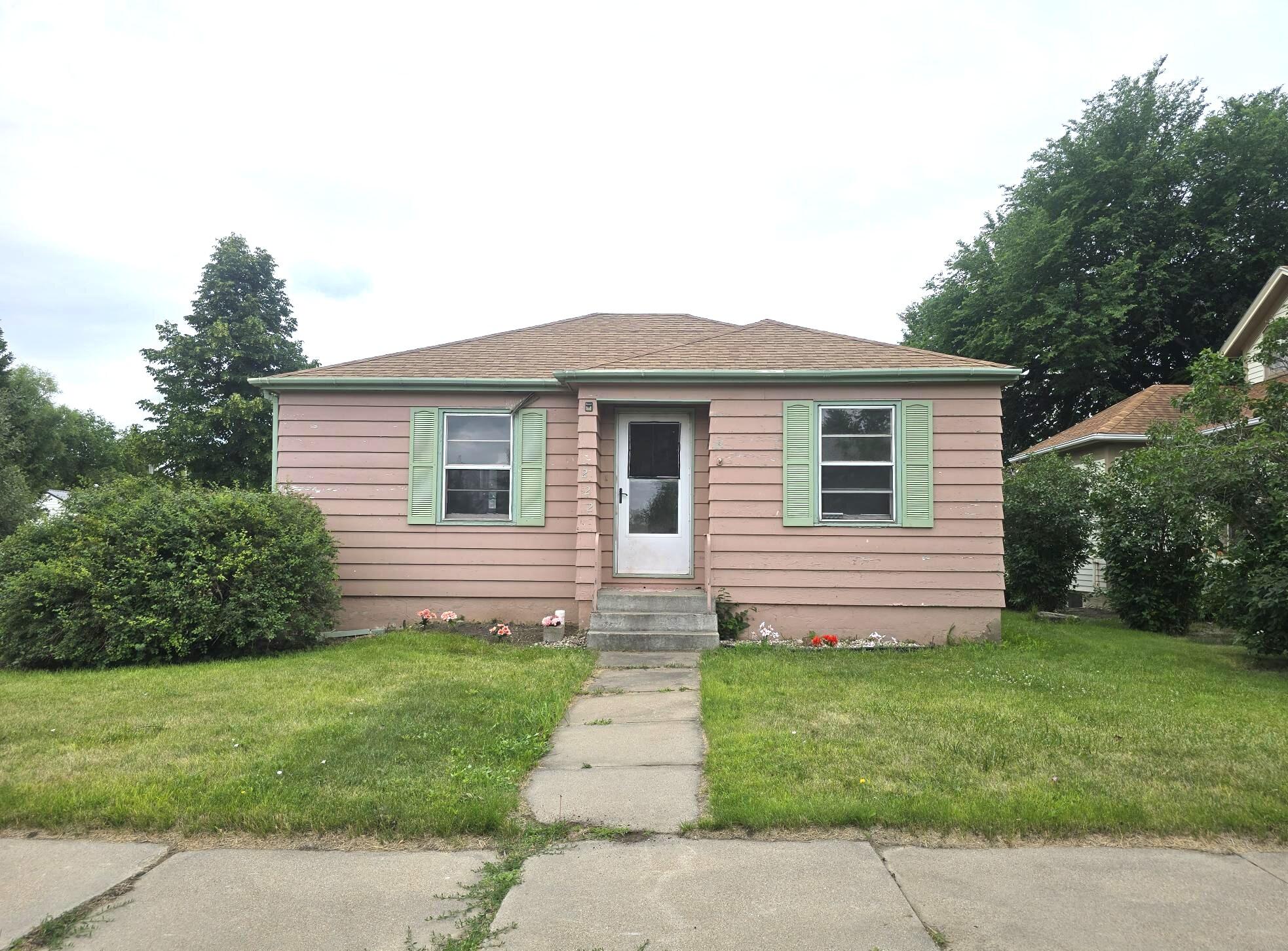 Photo 1 of 17 — 222 E 8th St, Miller, SD 57362