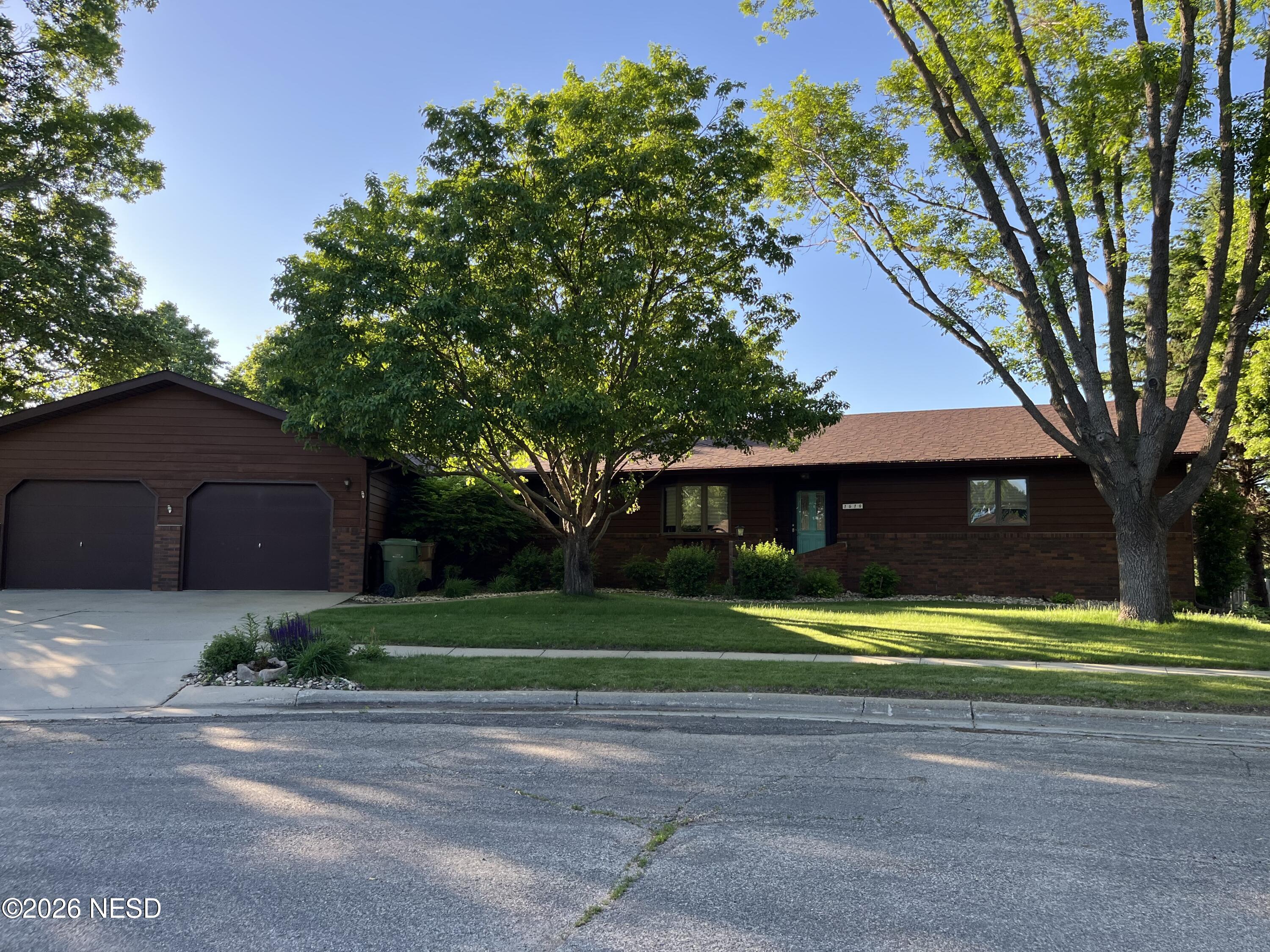 1619 Hillcrest Drive
