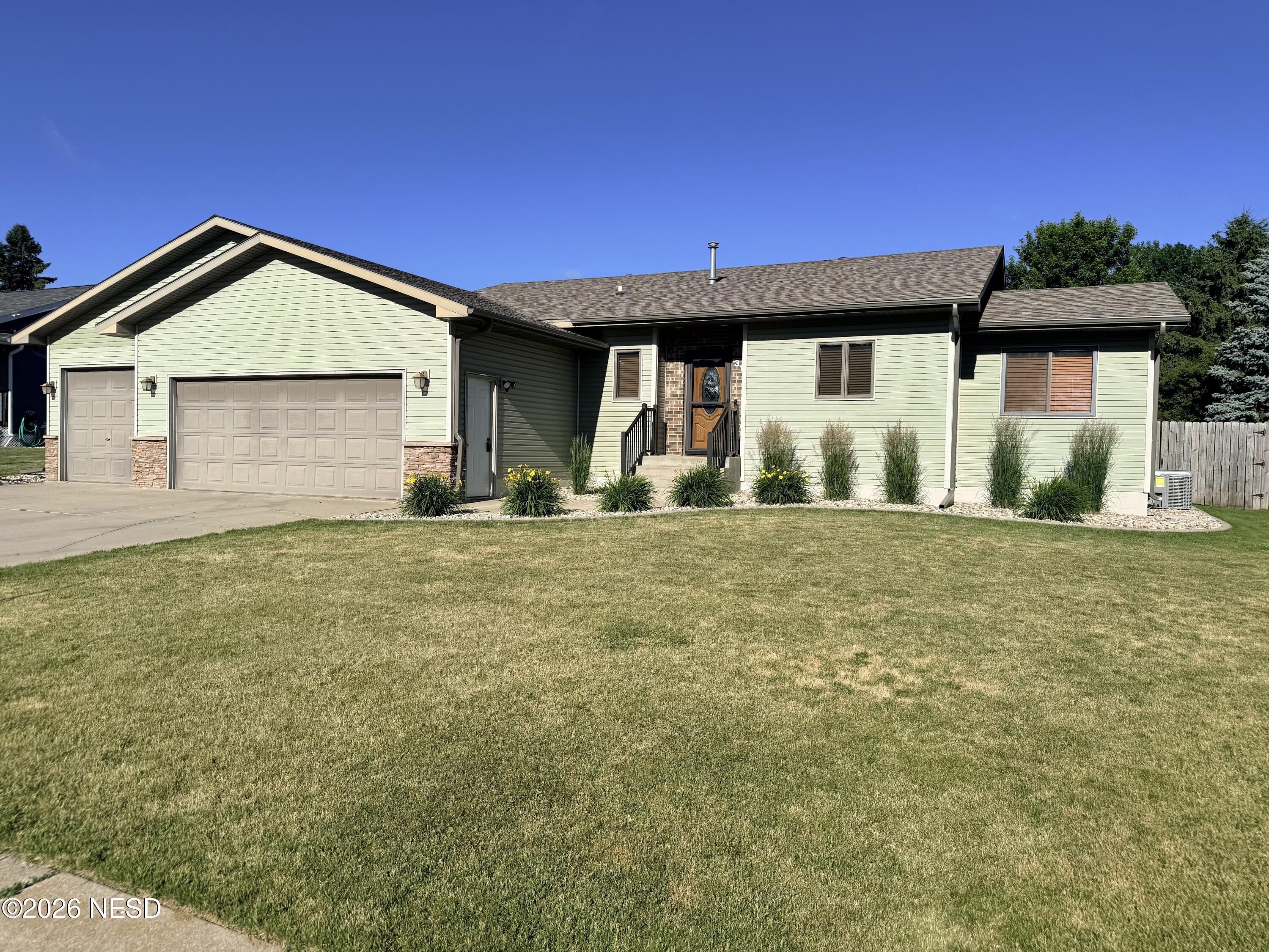 Photo 1 of 27 — 315 27TH STREET NW, Watertown, SD 57201