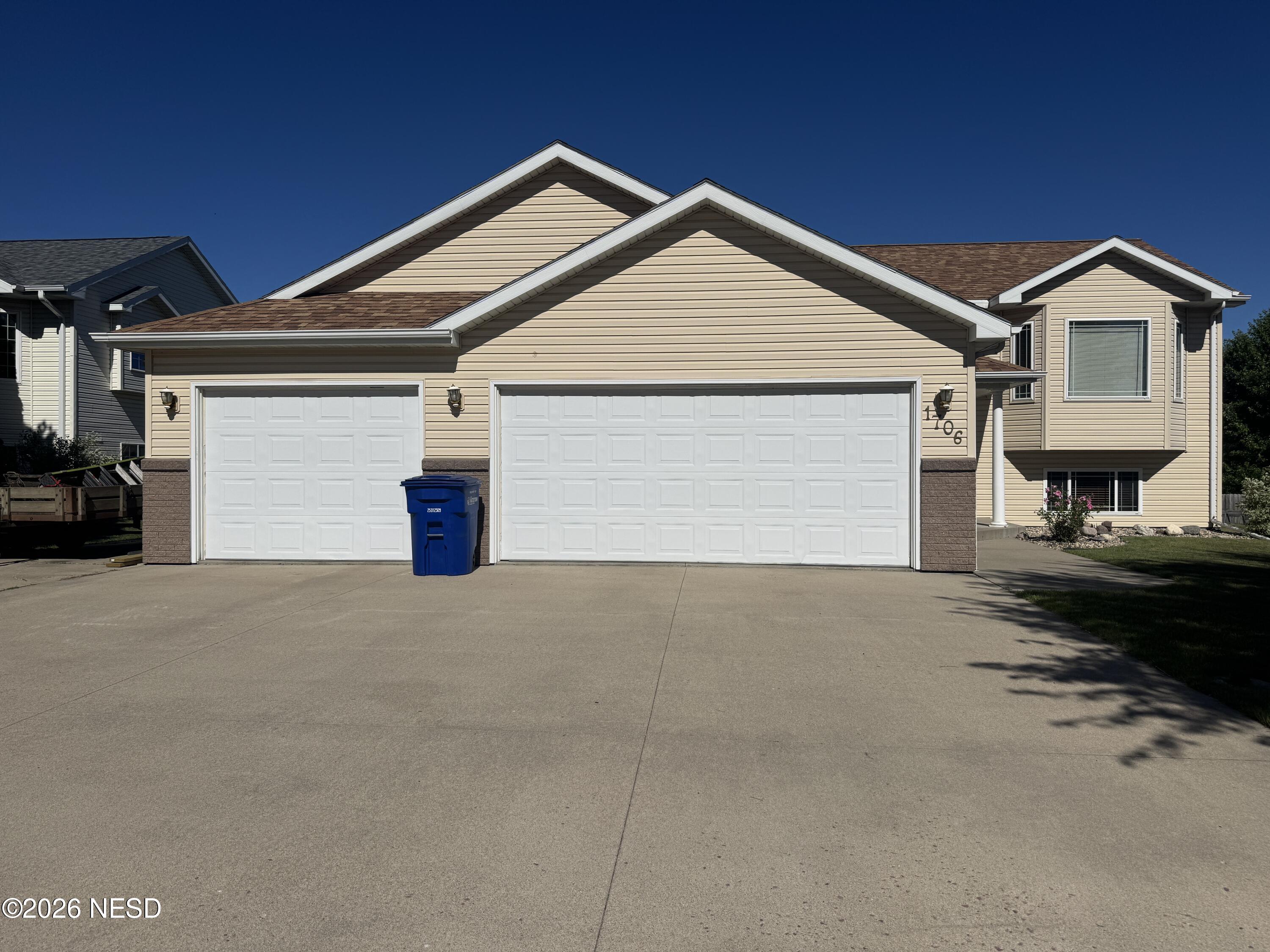 Photo 1 of 45 — 1706 NORTHRIDGE DRIVE E, Watertown, SD 57201