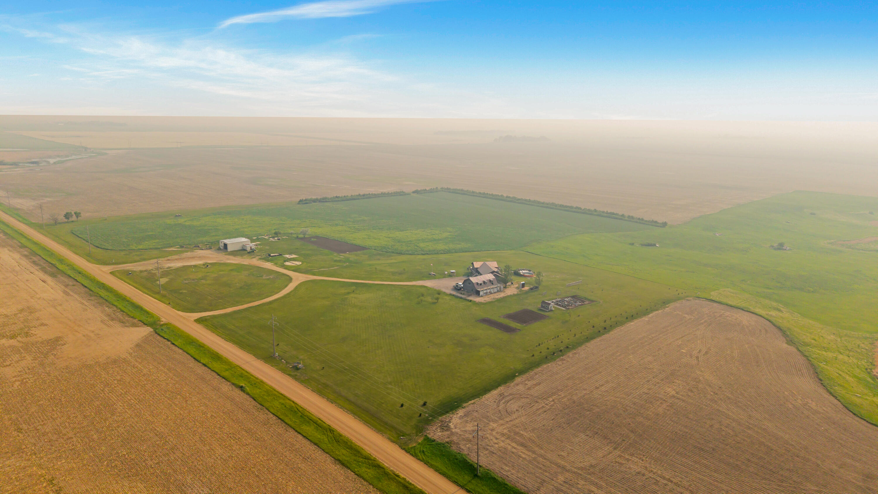 Doland, South Dakota, 57436, United States, 5 Bedrooms Bedrooms, ,4 BathroomsBathrooms,Residential,Active,2041704