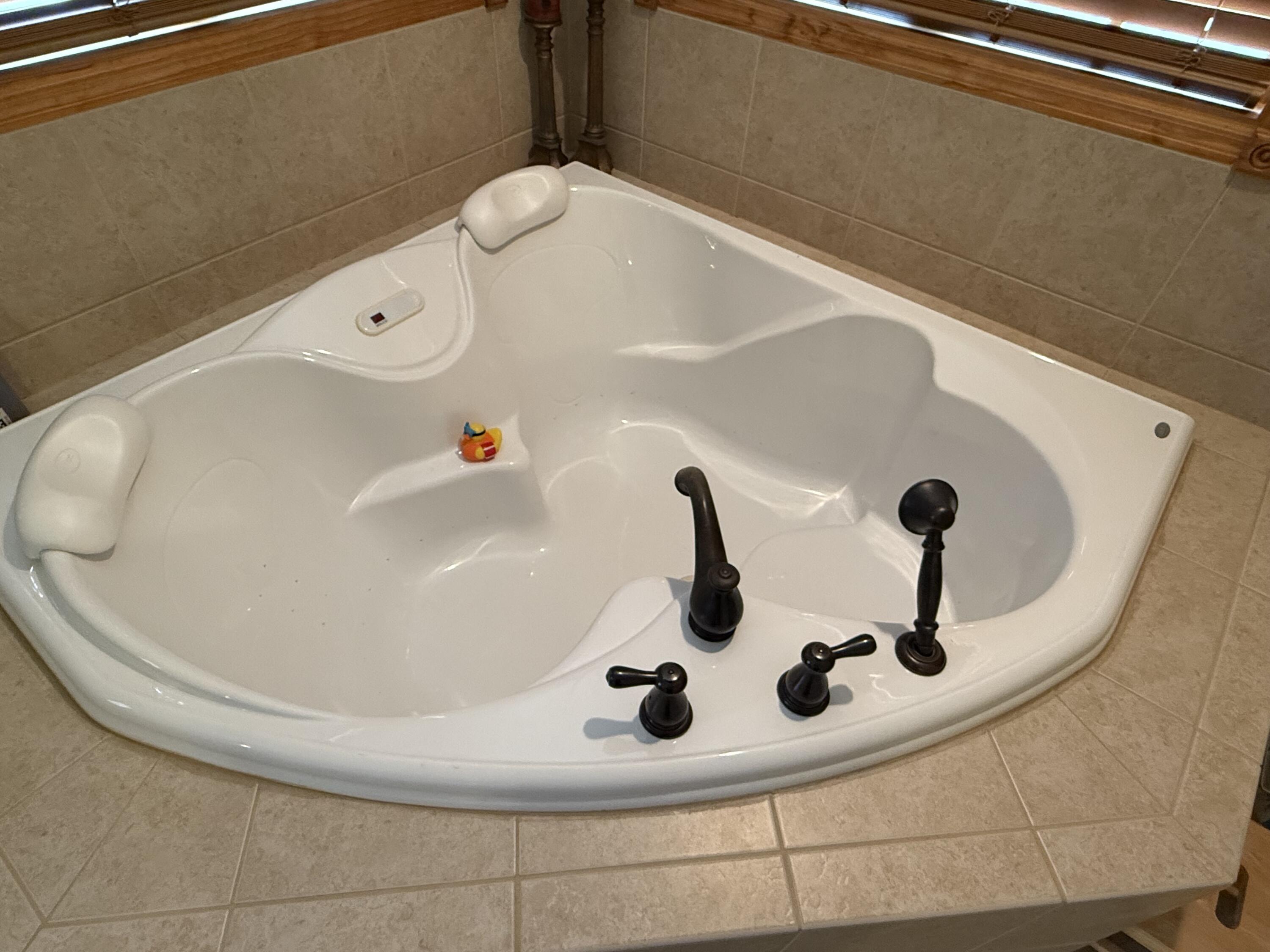 Doland, South Dakota, 57436, United States, 5 Bedrooms Bedrooms, ,4 BathroomsBathrooms,Residential,Active,2041704