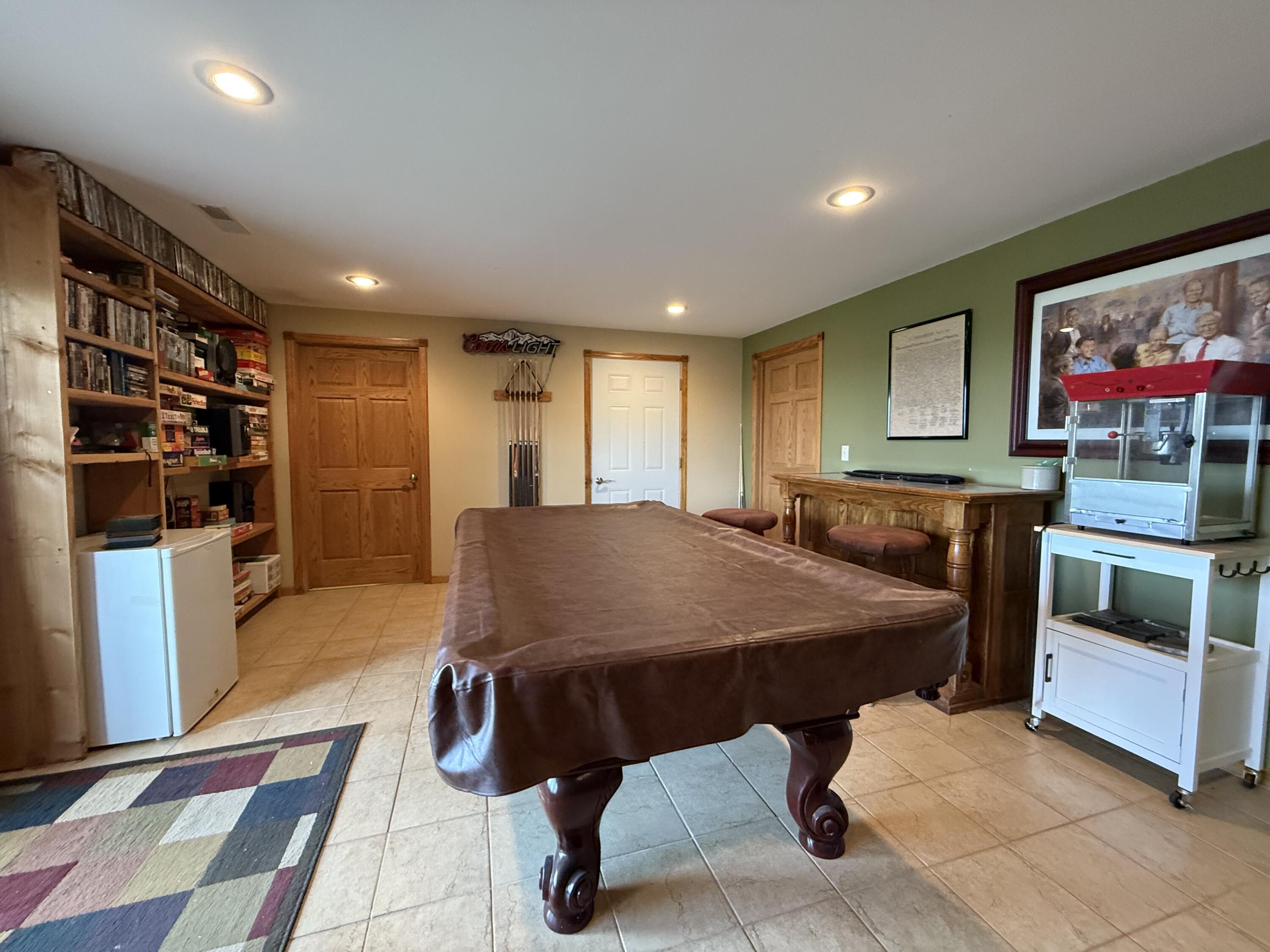 Doland, South Dakota, 57436, United States, 5 Bedrooms Bedrooms, ,4 BathroomsBathrooms,Residential,Active,2041704