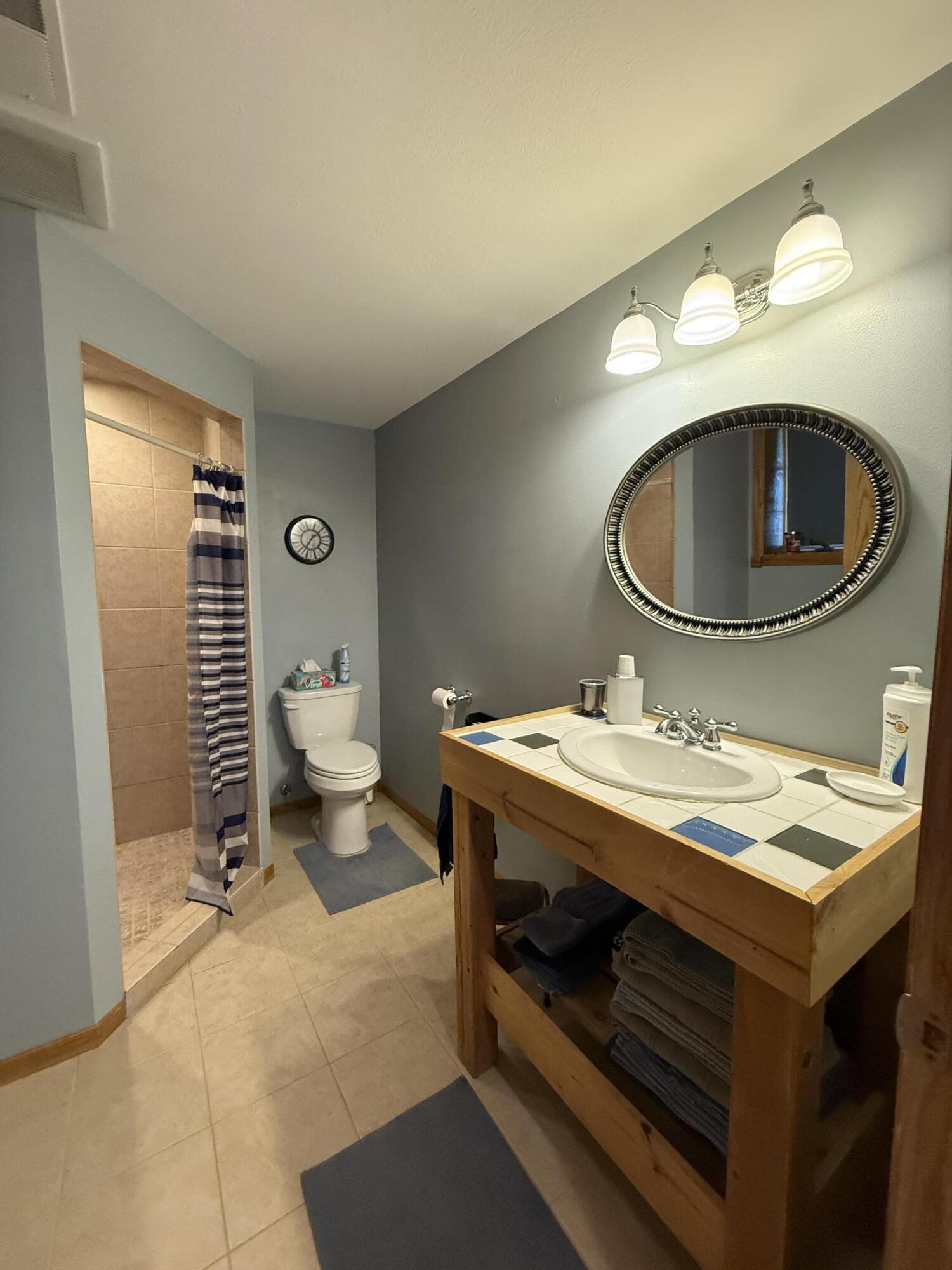 Doland, South Dakota, 57436, United States, 5 Bedrooms Bedrooms, ,4 BathroomsBathrooms,Residential,Active,2041704