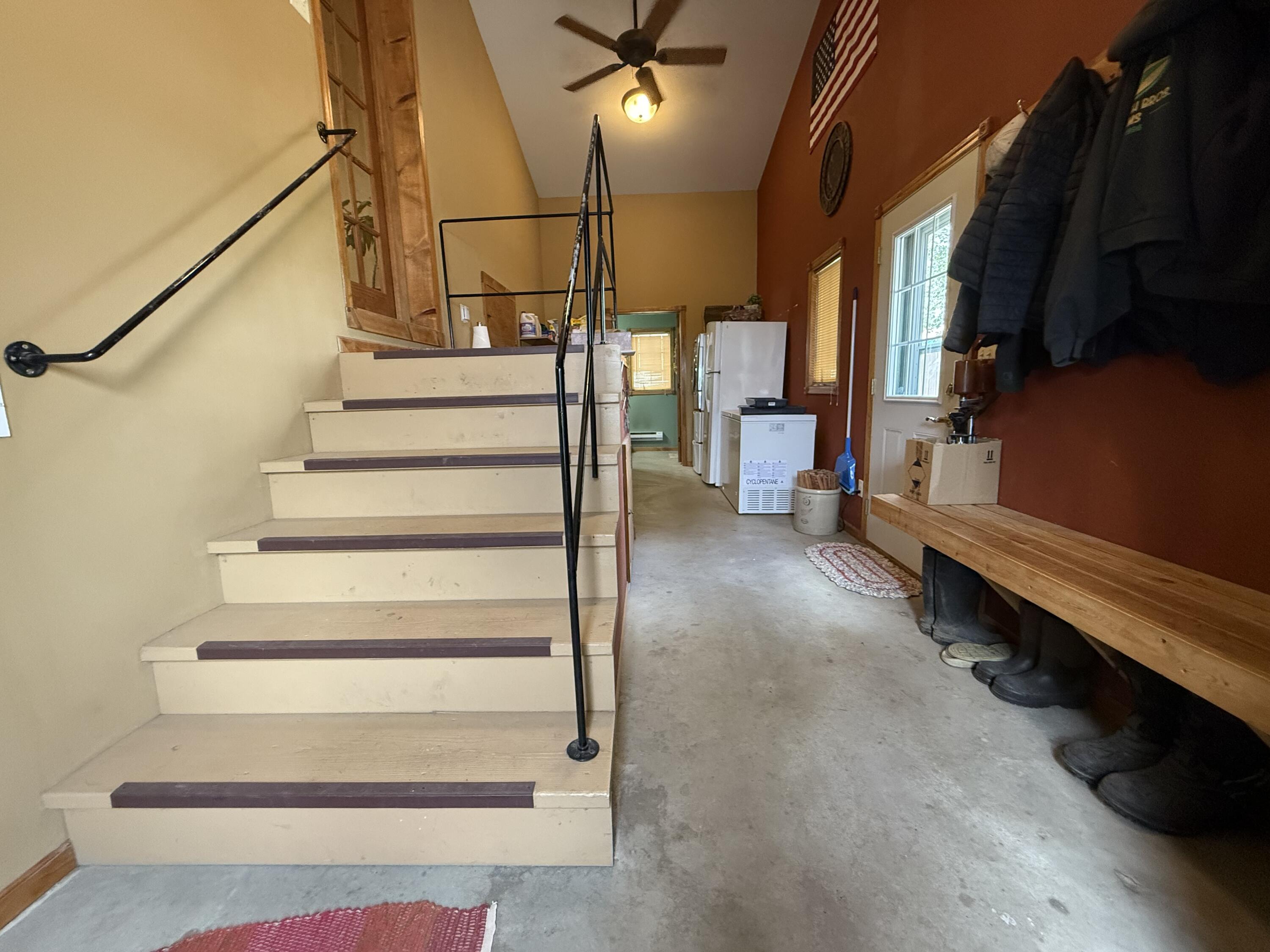 Doland, South Dakota, 57436, United States, 5 Bedrooms Bedrooms, ,4 BathroomsBathrooms,Residential,Active,2041704