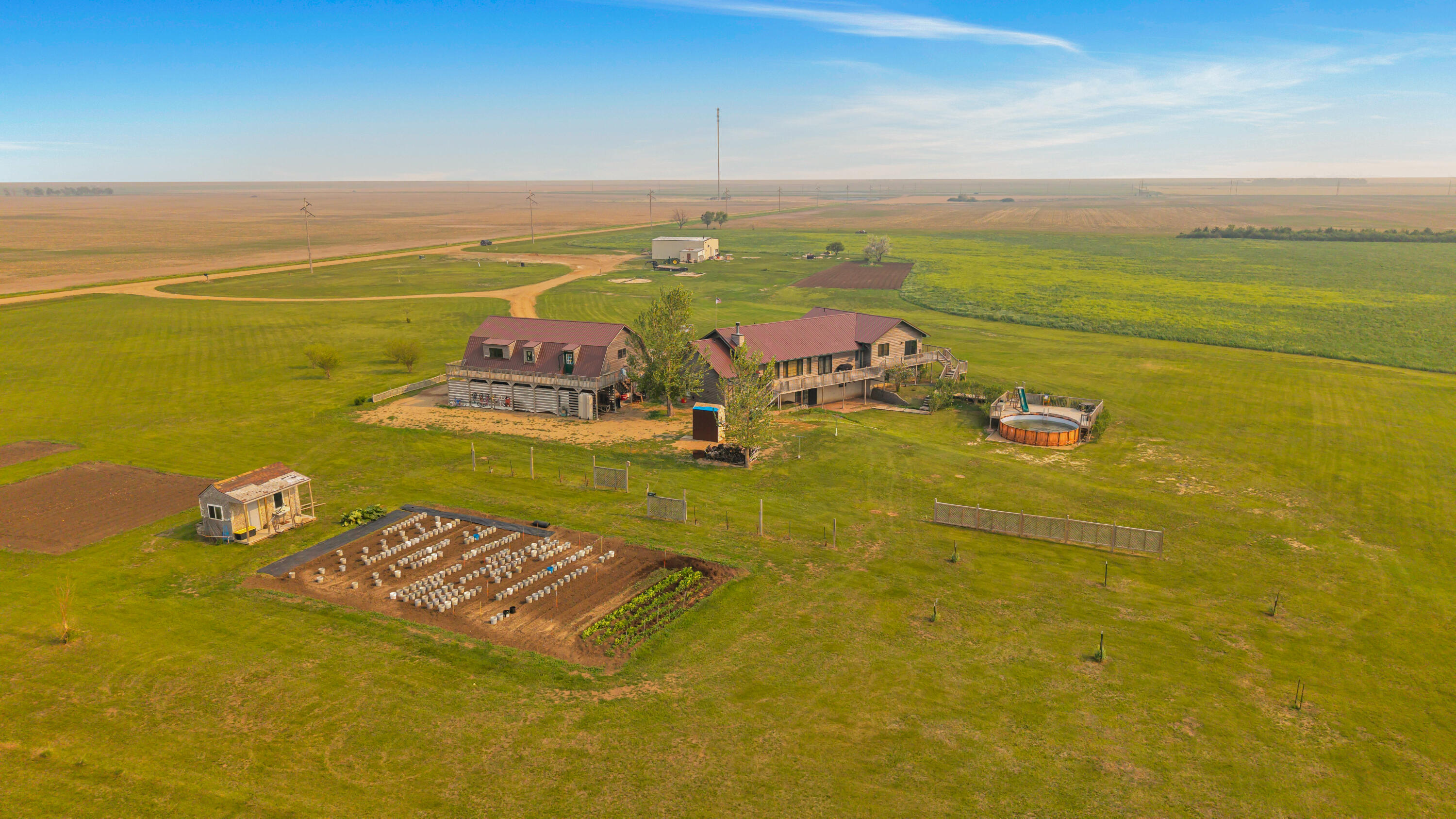 Doland, South Dakota, 57436, United States, 5 Bedrooms Bedrooms, ,4 BathroomsBathrooms,Residential,Active,2041704