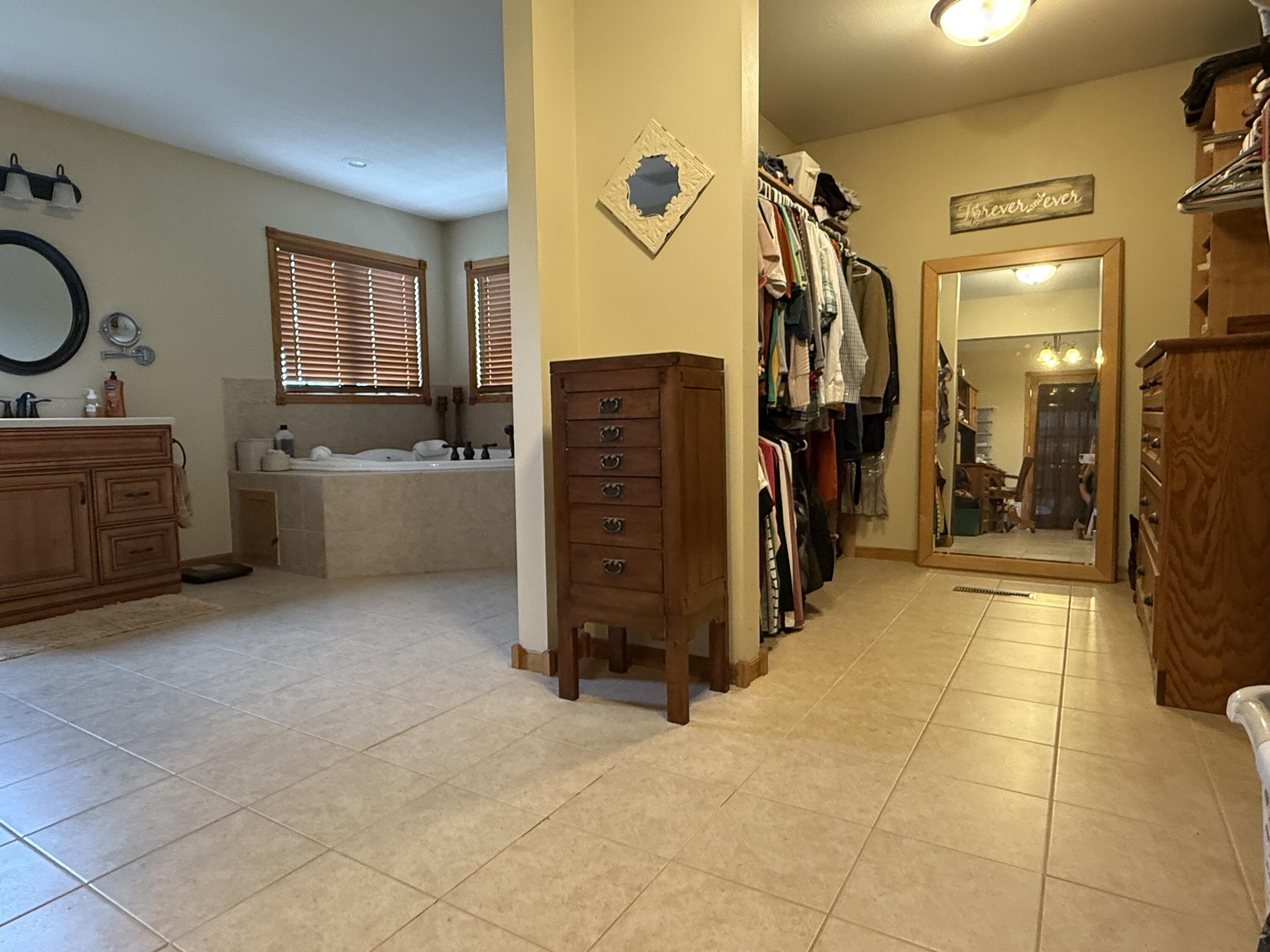 Doland, South Dakota, 57436, United States, 5 Bedrooms Bedrooms, ,4 BathroomsBathrooms,Residential,Active,2041704
