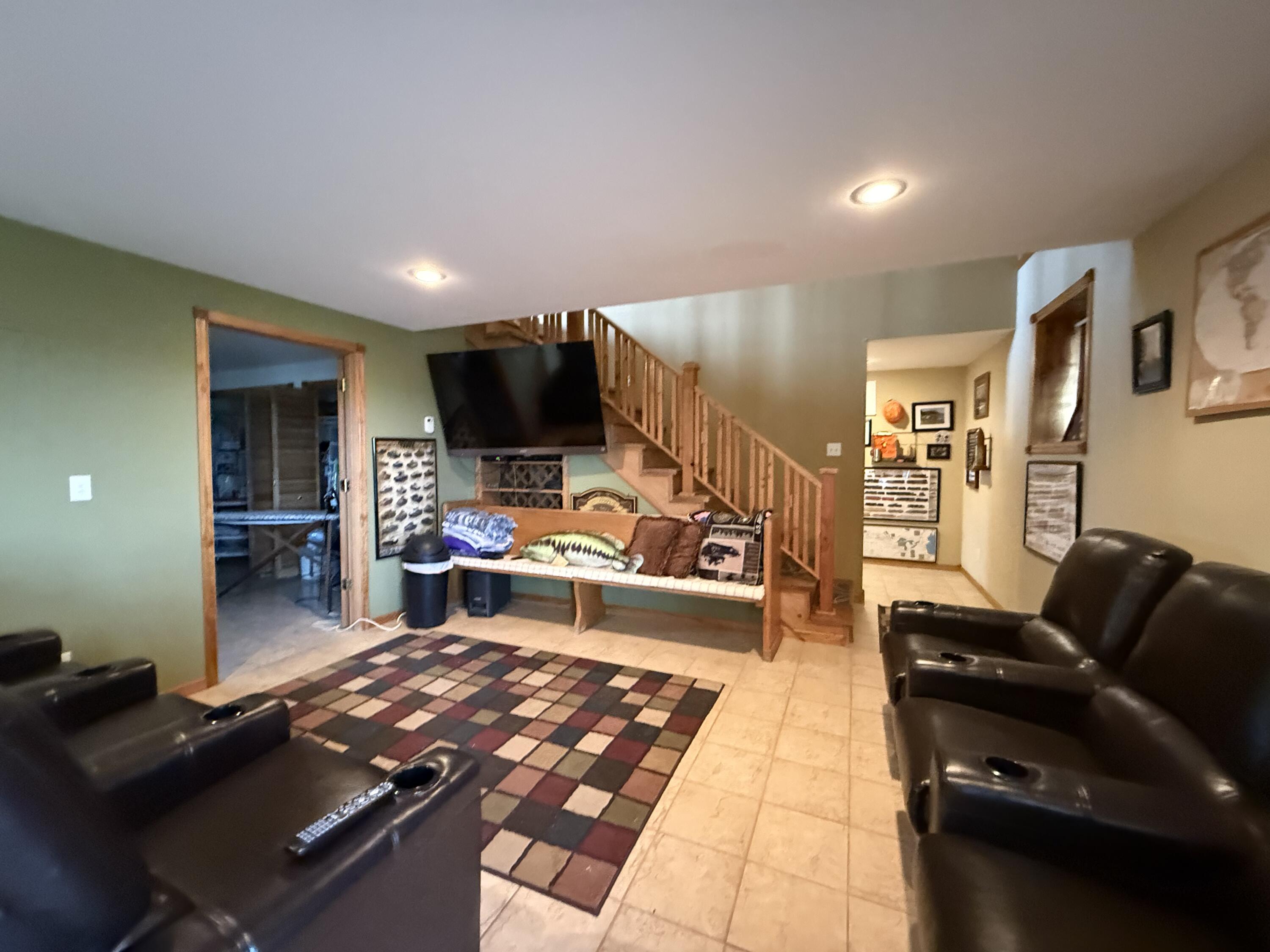 Doland, South Dakota, 57436, United States, 5 Bedrooms Bedrooms, ,4 BathroomsBathrooms,Residential,Active,2041704