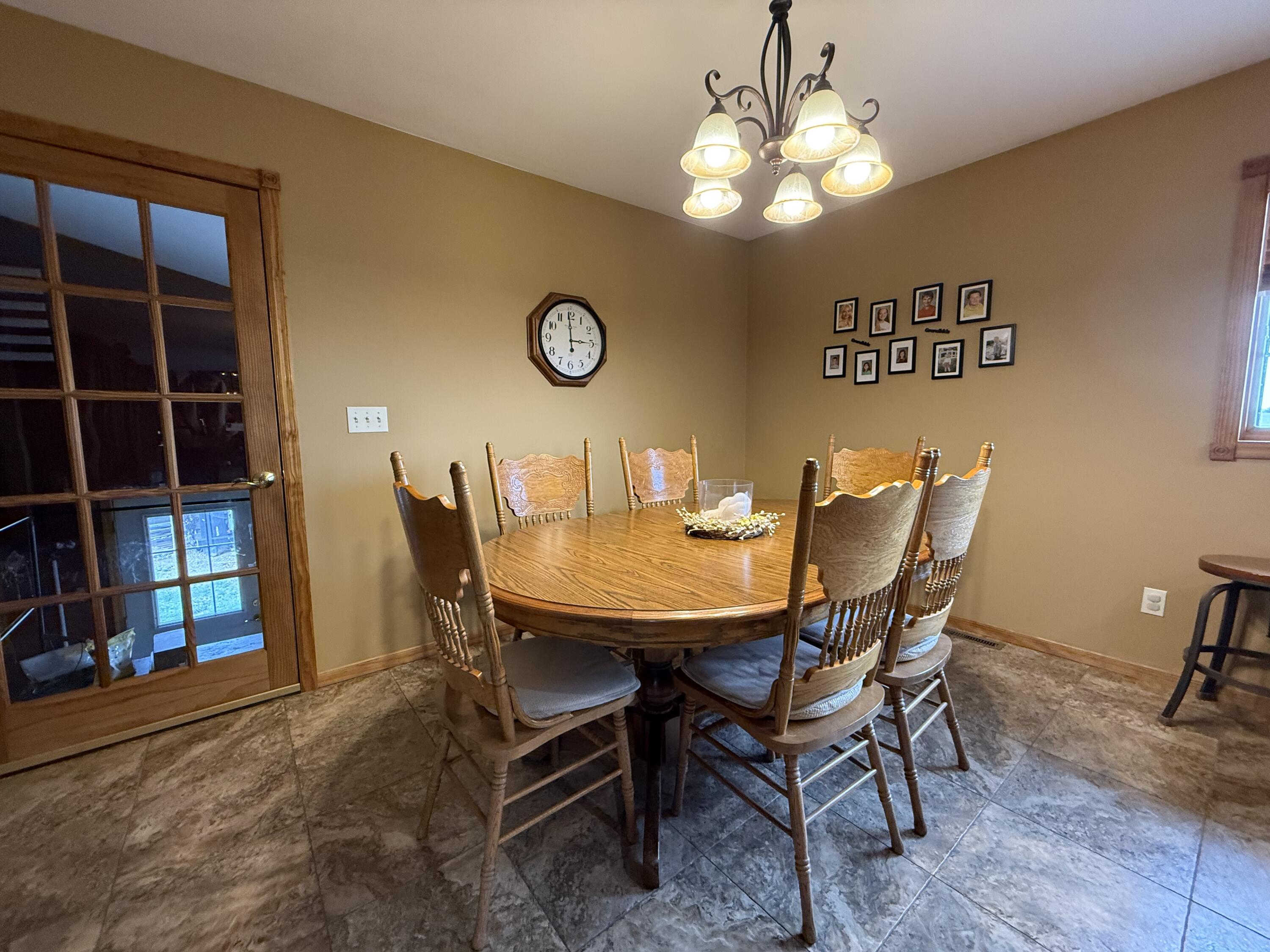 Doland, South Dakota, 57436, United States, 5 Bedrooms Bedrooms, ,4 BathroomsBathrooms,Residential,Active,2041704