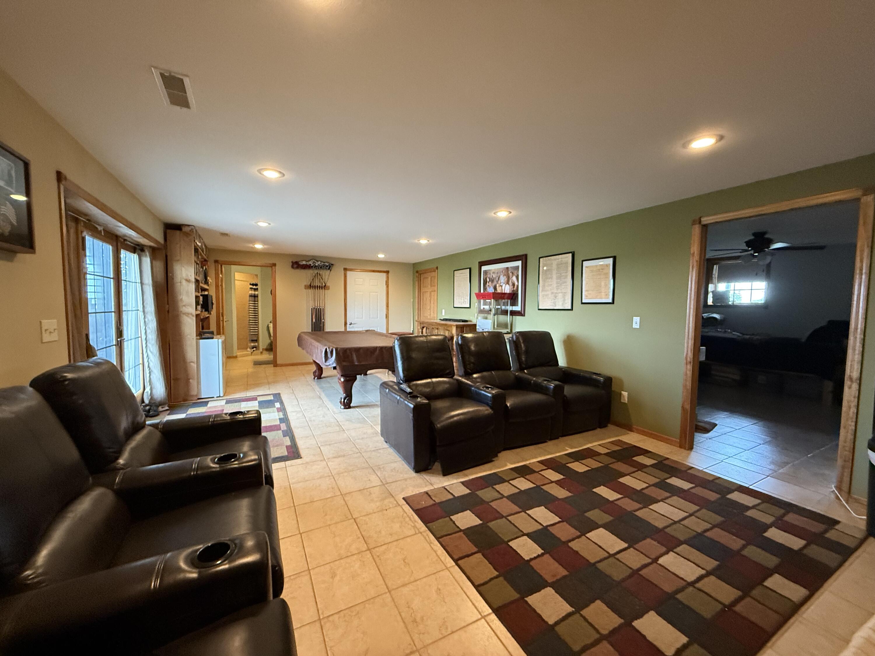 Doland, South Dakota, 57436, United States, 5 Bedrooms Bedrooms, ,4 BathroomsBathrooms,Residential,Active,2041704