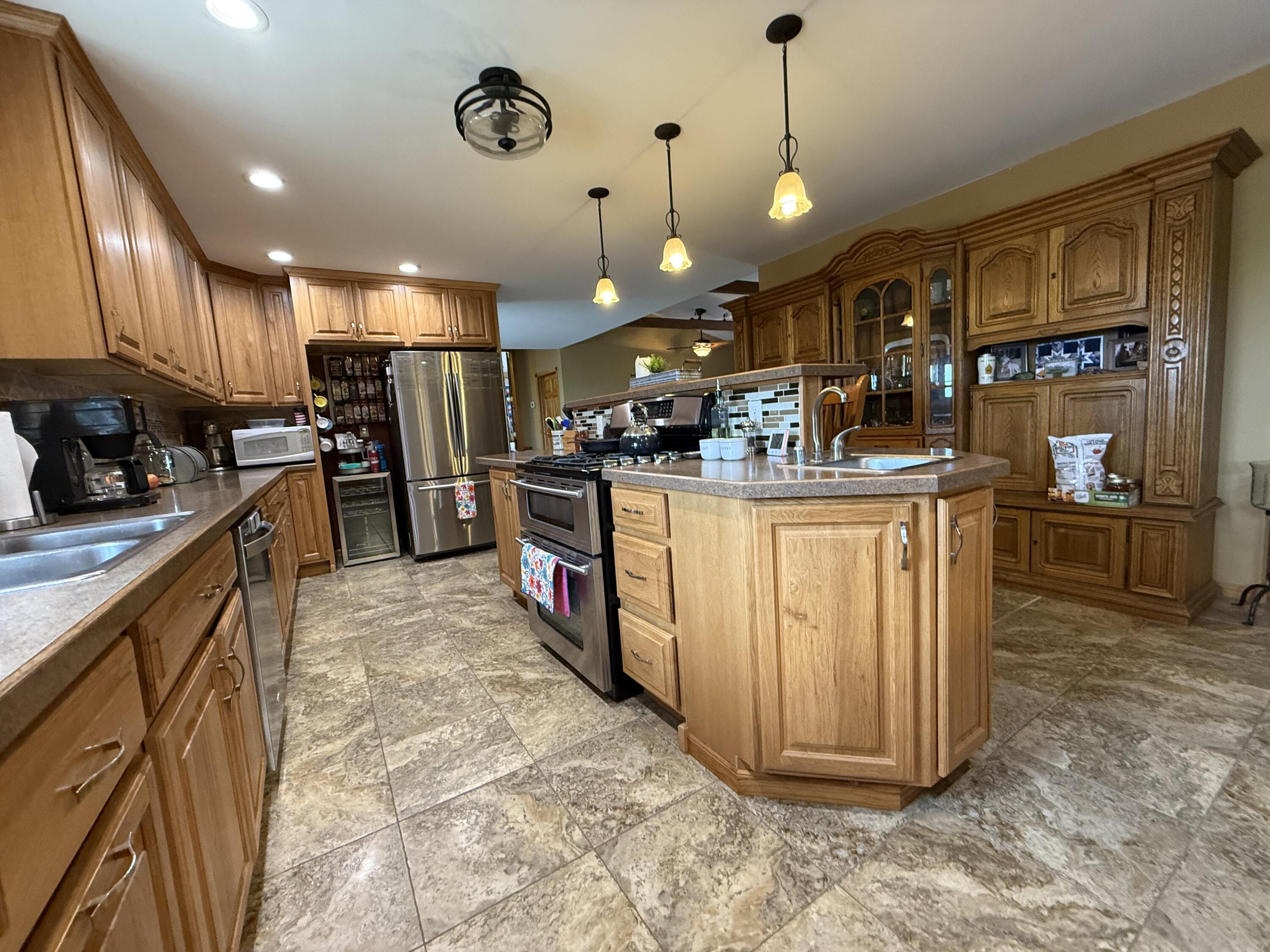 Doland, South Dakota, 57436, United States, 5 Bedrooms Bedrooms, ,4 BathroomsBathrooms,Residential,Active,2041704