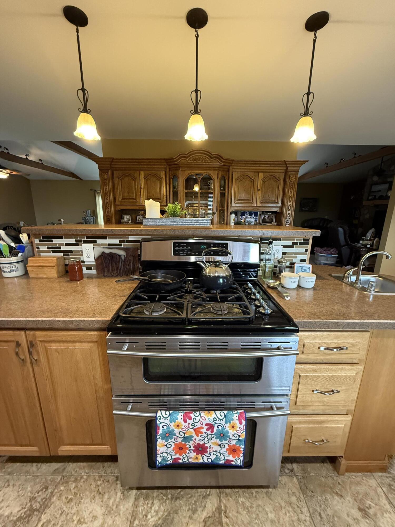 Doland, South Dakota, 57436, United States, 5 Bedrooms Bedrooms, ,4 BathroomsBathrooms,Residential,Active,2041704