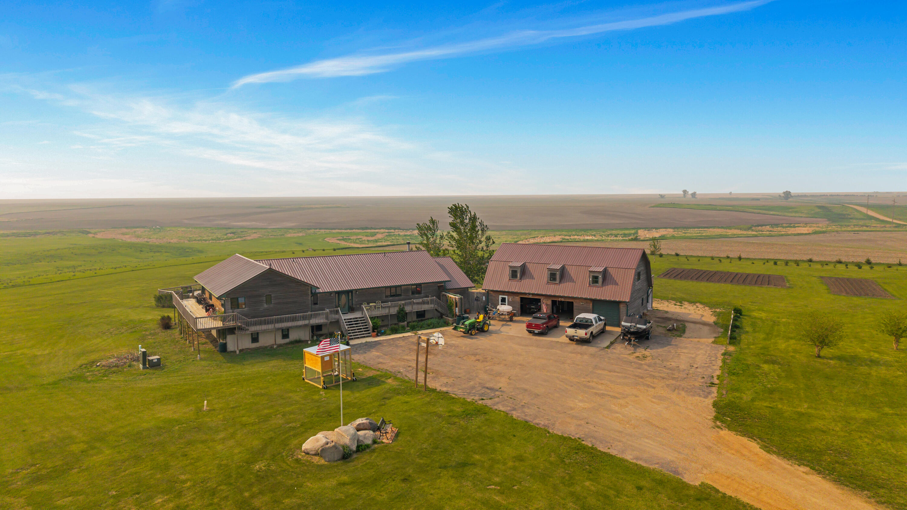 Doland, South Dakota, 57436, United States, 5 Bedrooms Bedrooms, ,4 BathroomsBathrooms,Residential,Active,2041704