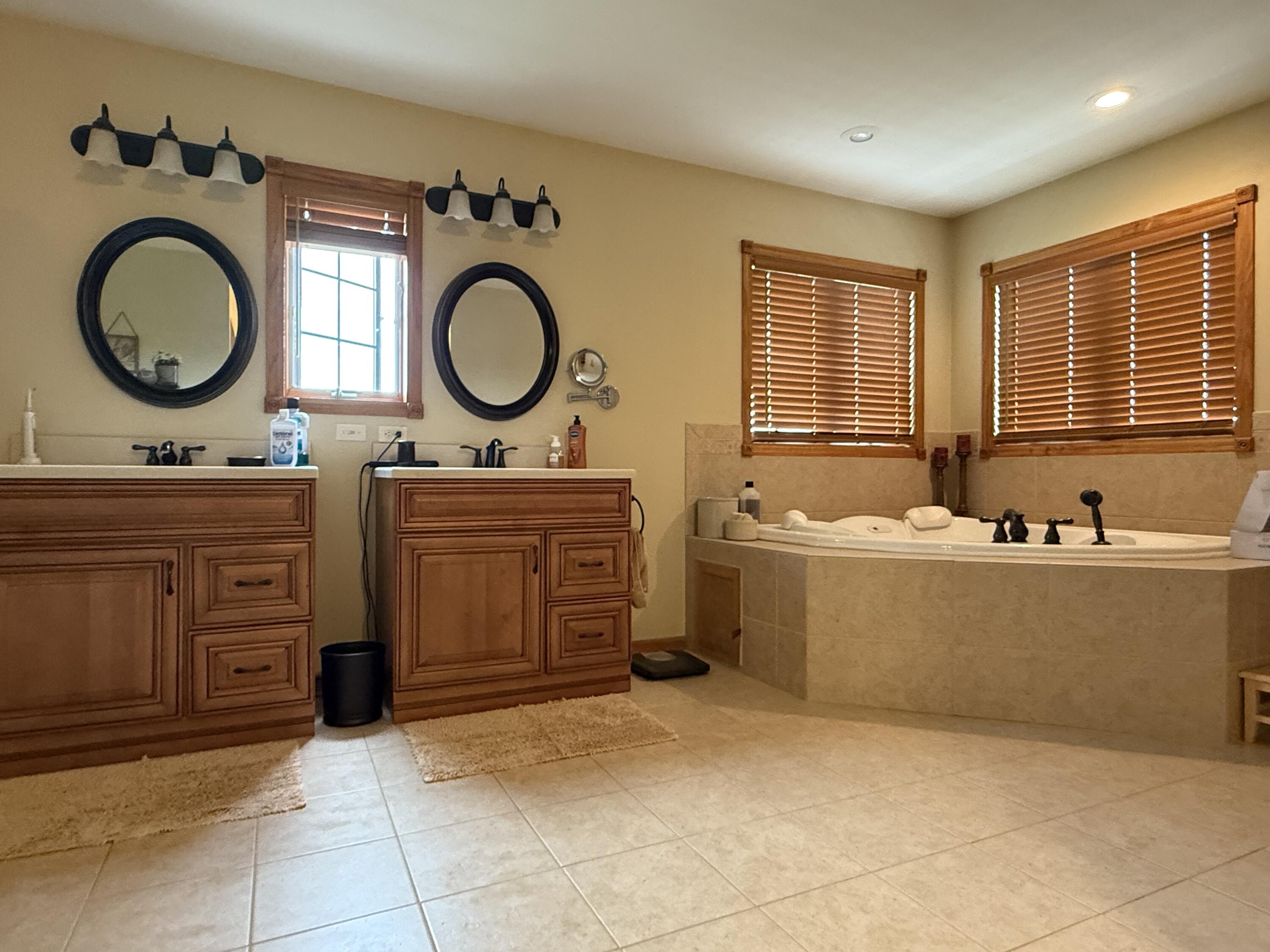 Doland, South Dakota, 57436, United States, 5 Bedrooms Bedrooms, ,4 BathroomsBathrooms,Residential,Active,2041704