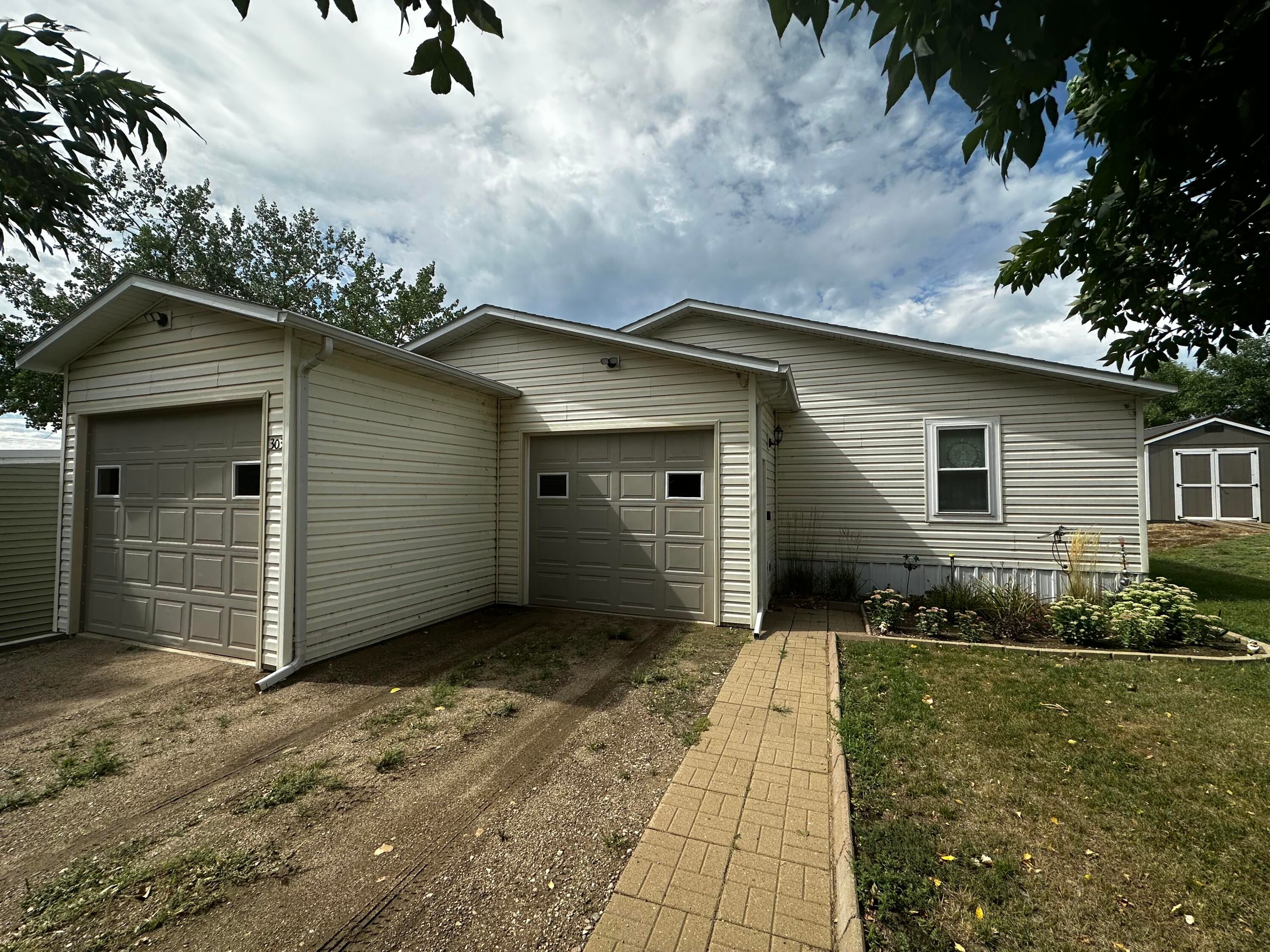 303 Ej Avenue - Photo 2