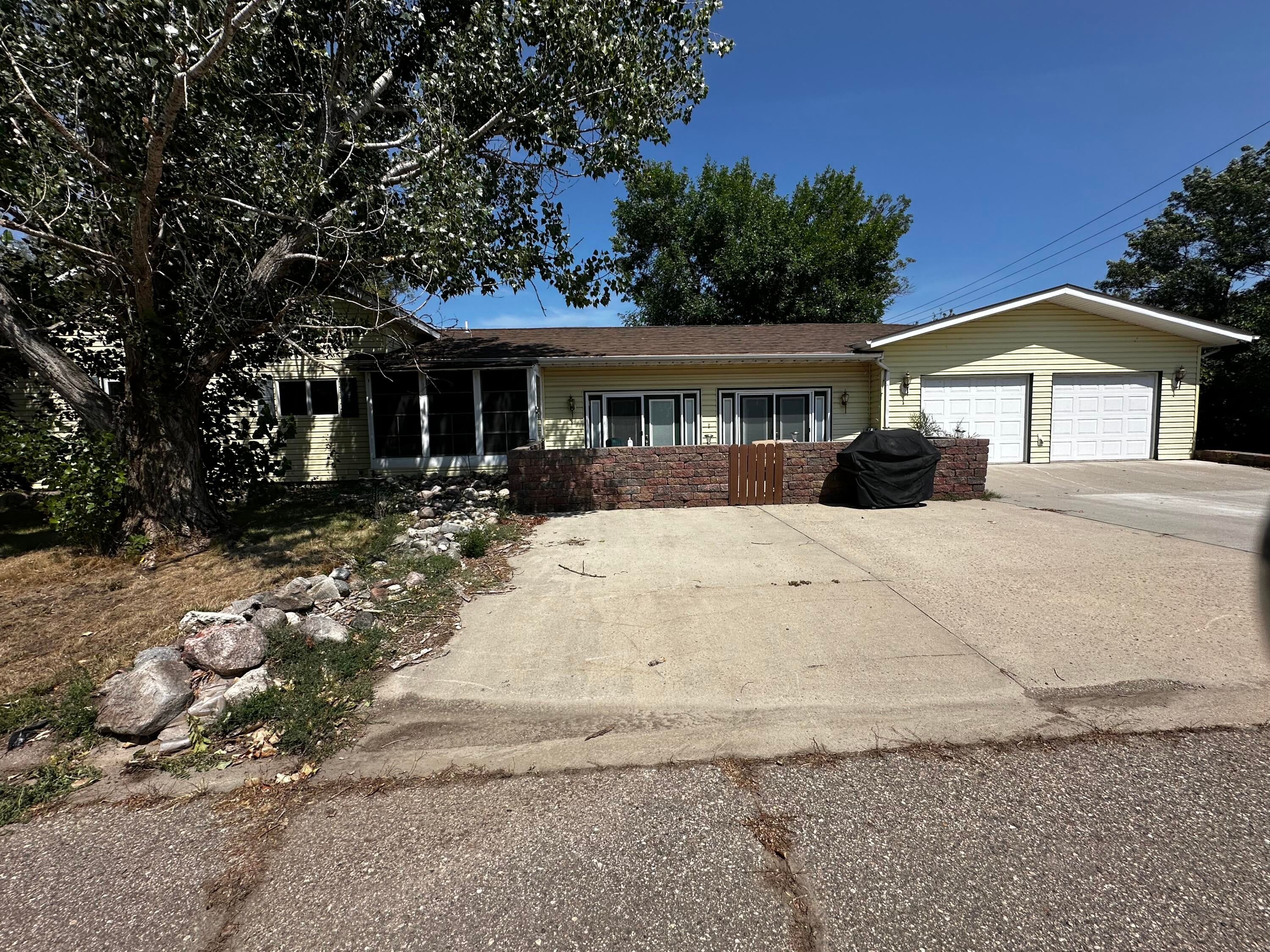 109 S Mannston Street - Photo 2