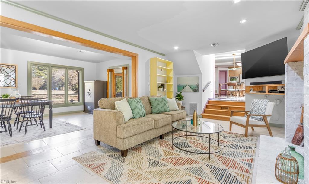 52 Riverside Drive, Smithfield, VA 23430 MLS 10423563 Listing