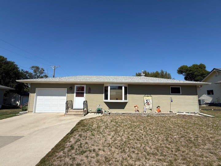 Photo 1 of 33 — 306 2nd St, Armour, SD 57313