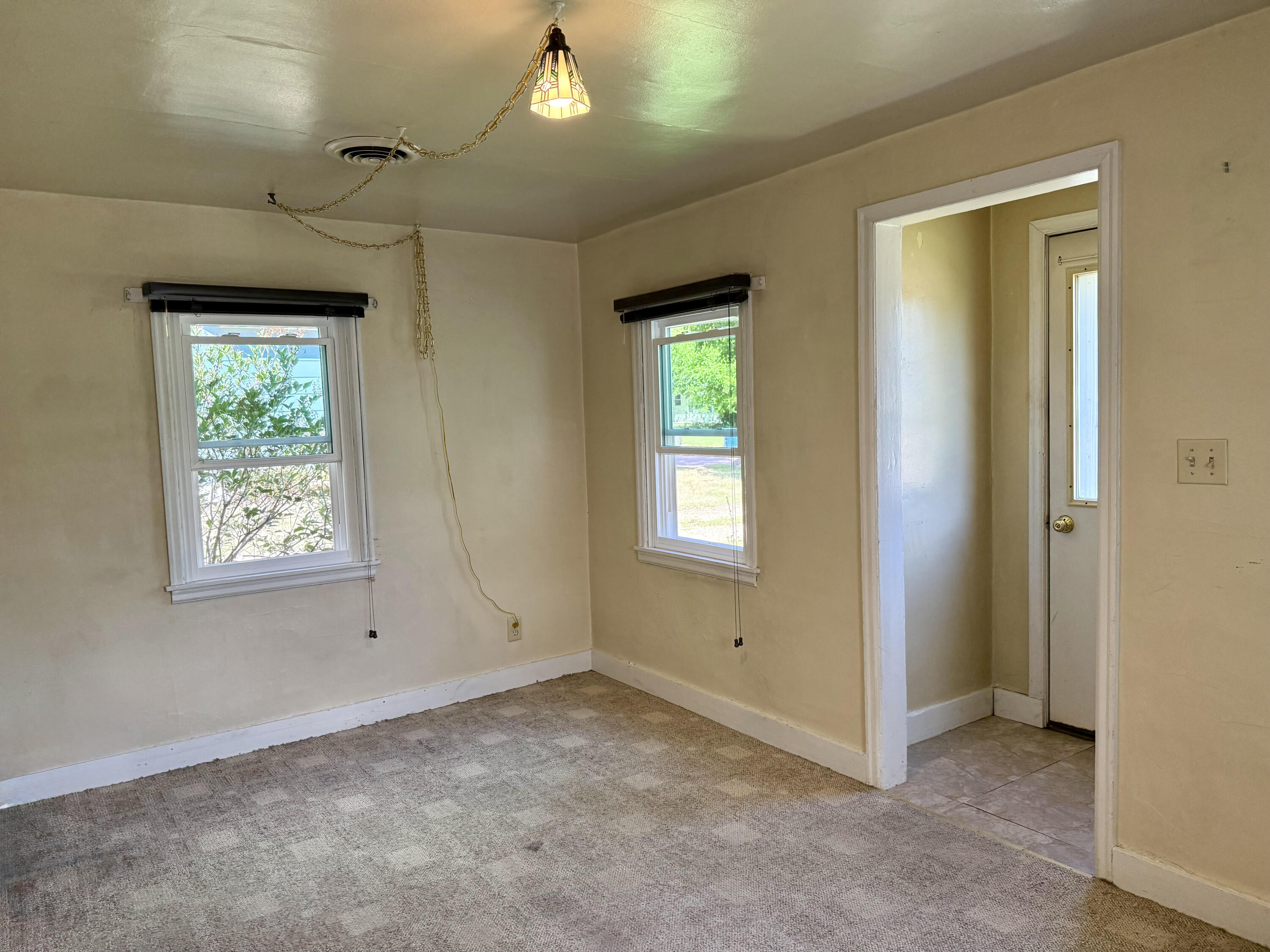 1031 E 1st Ave - Photo 3