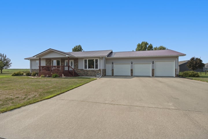 Photo 1 of 29 — 521 E Lightner Ave, Salem, SD 57058